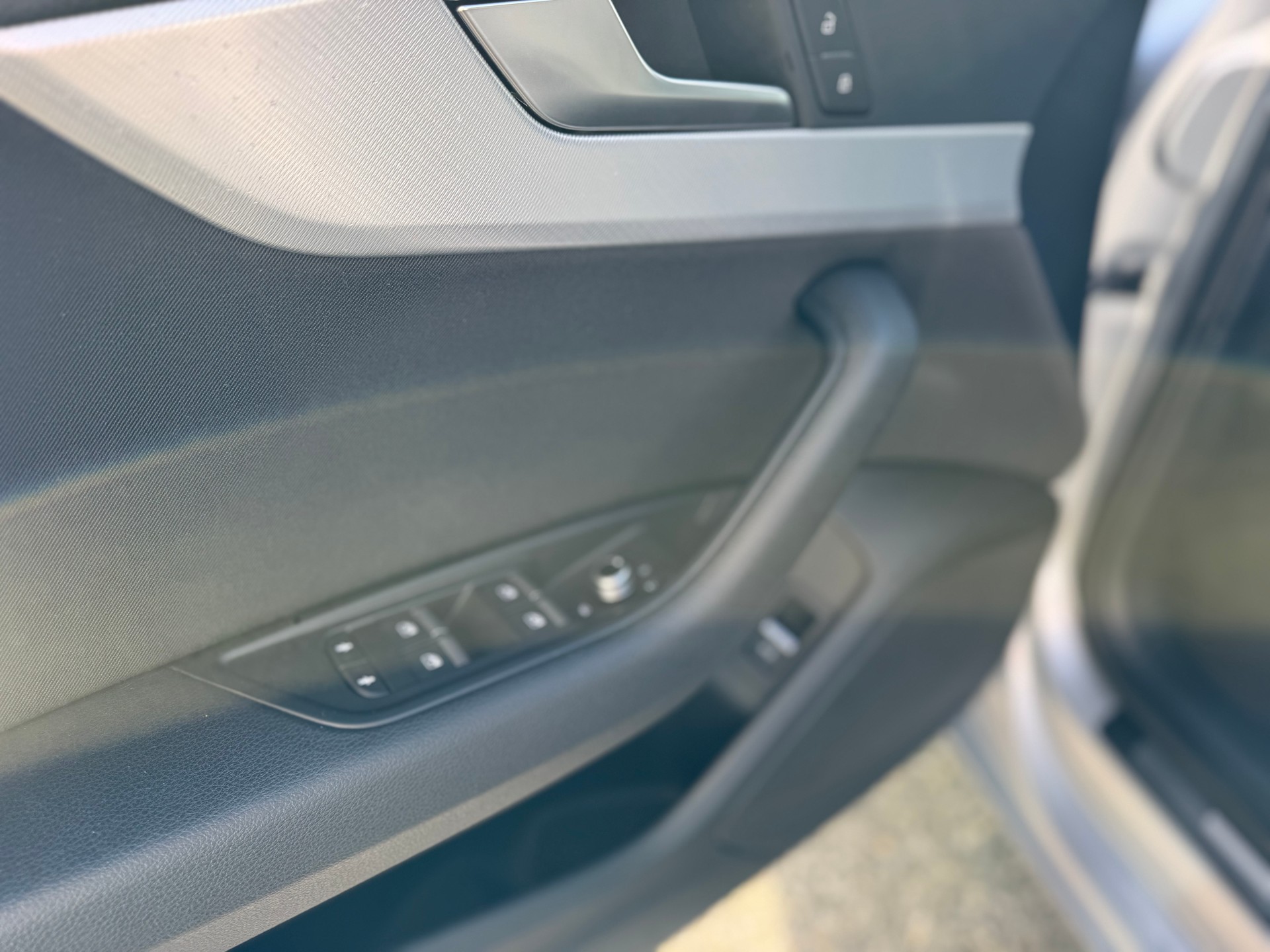 AUDI A4 Avant 2.0 TDI Design quattro S-tronic - 6