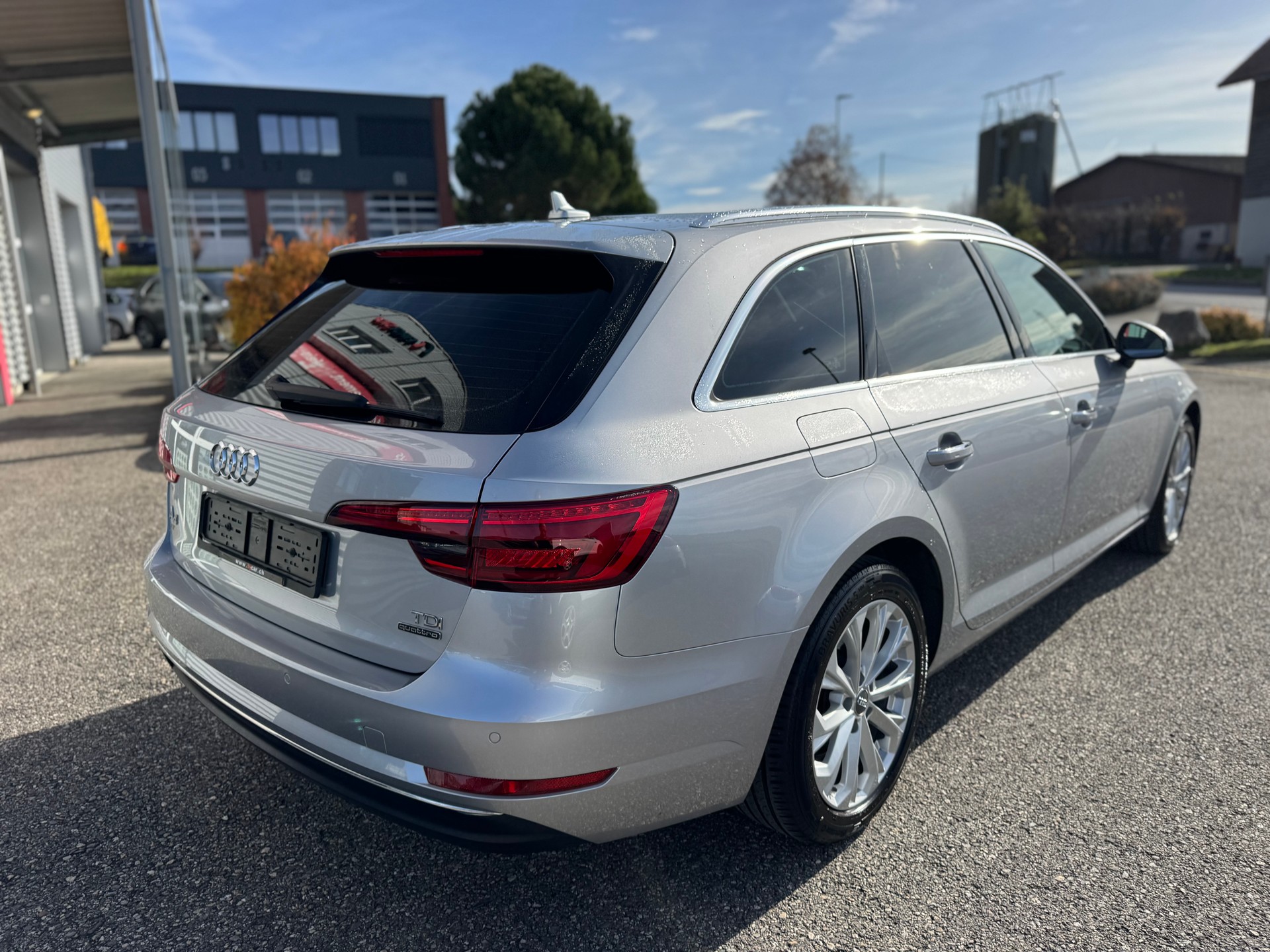AUDI A4 Avant 2.0 TDI Design quattro S-tronic - 4