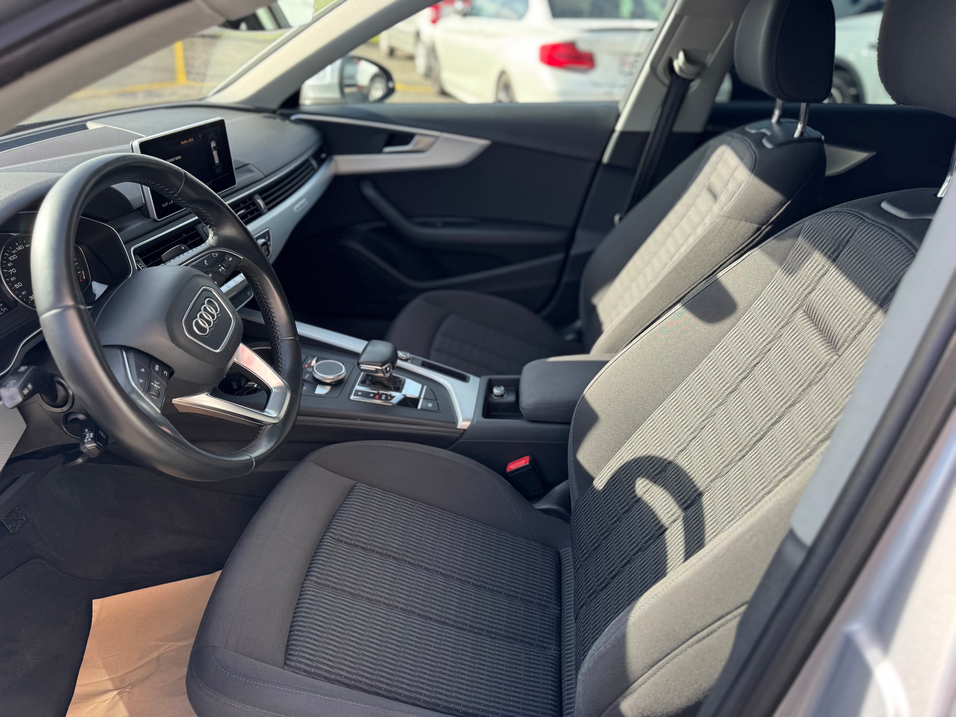 AUDI A4 Avant 2.0 TDI Design quattro S-tronic - 8