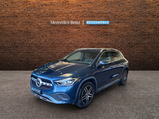 MERCEDES-BENZ GLA 180 Progressive 7G-D