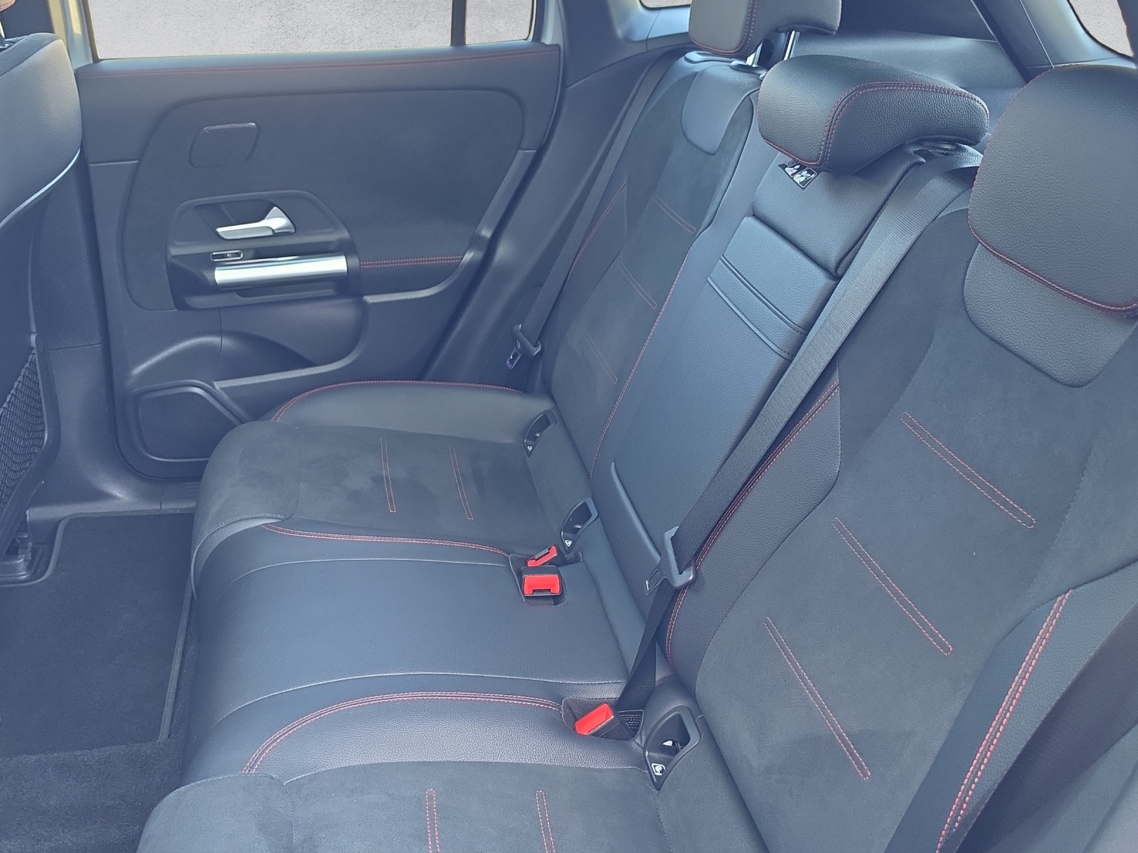 MERCEDES-BENZ EQA 350 AMG Line 4Matic - 16