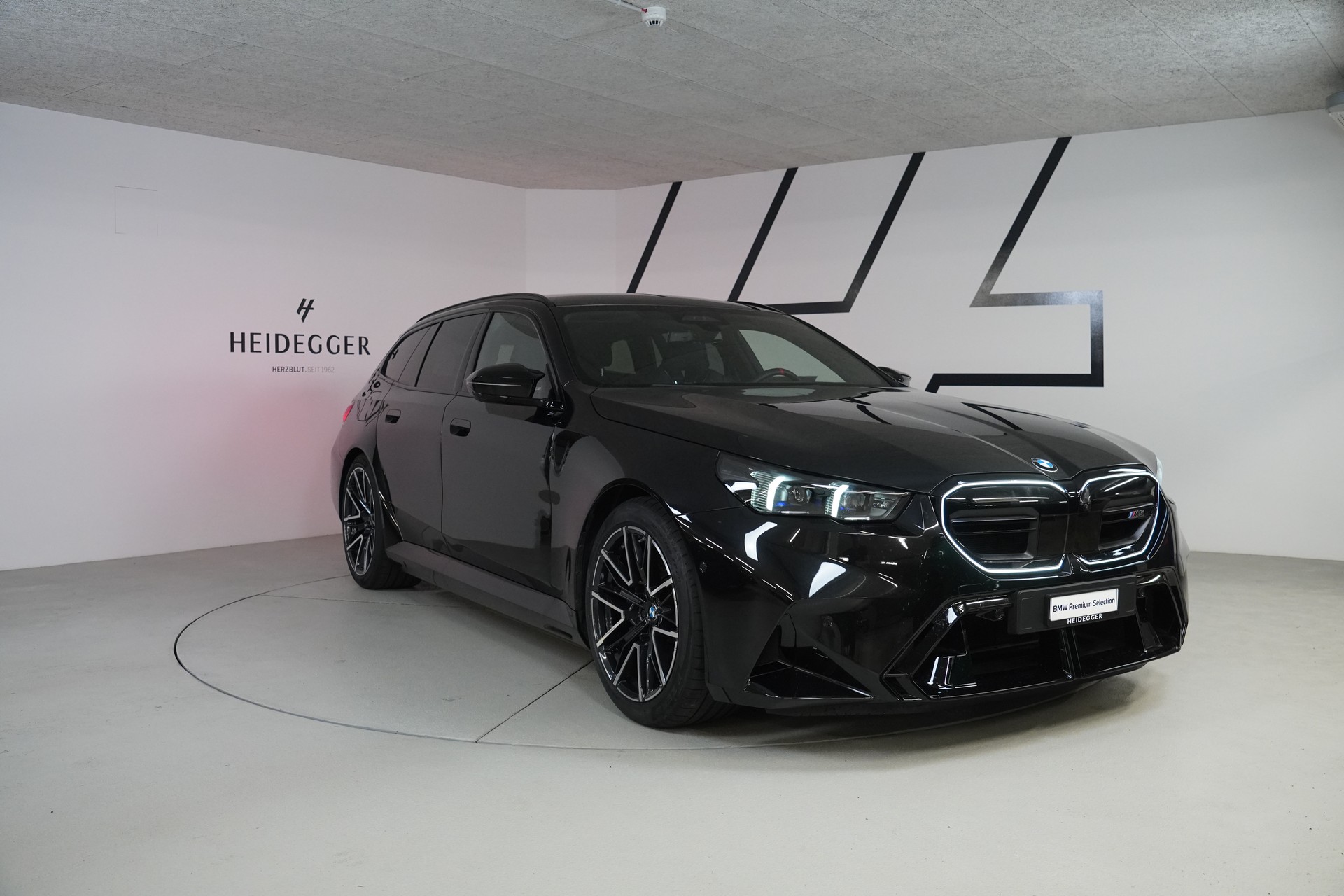 BMW M5 xDrive Touring - 4