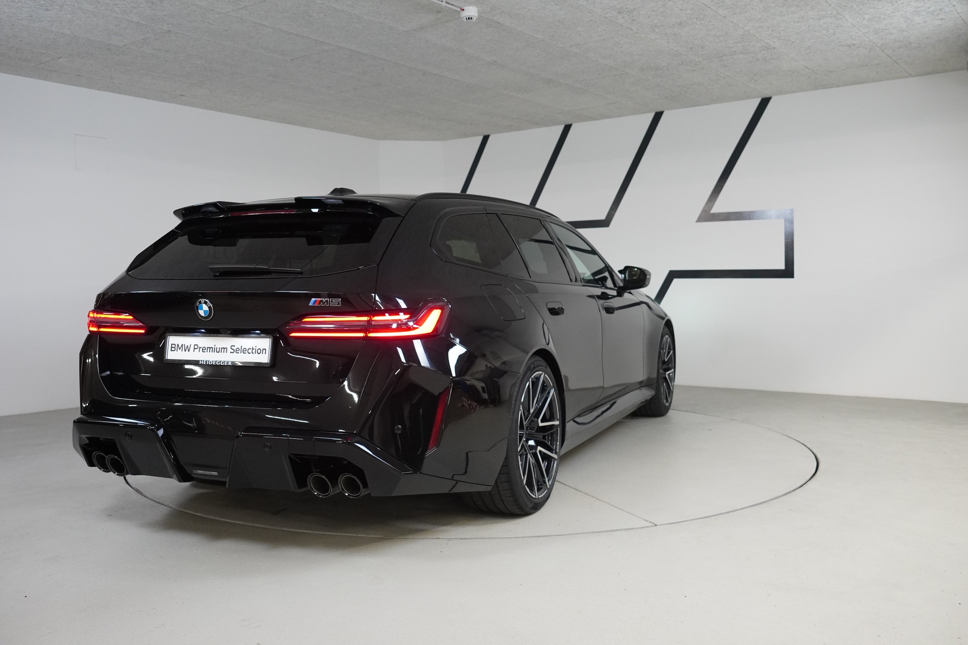 BMW M5 xDrive Touring - 8