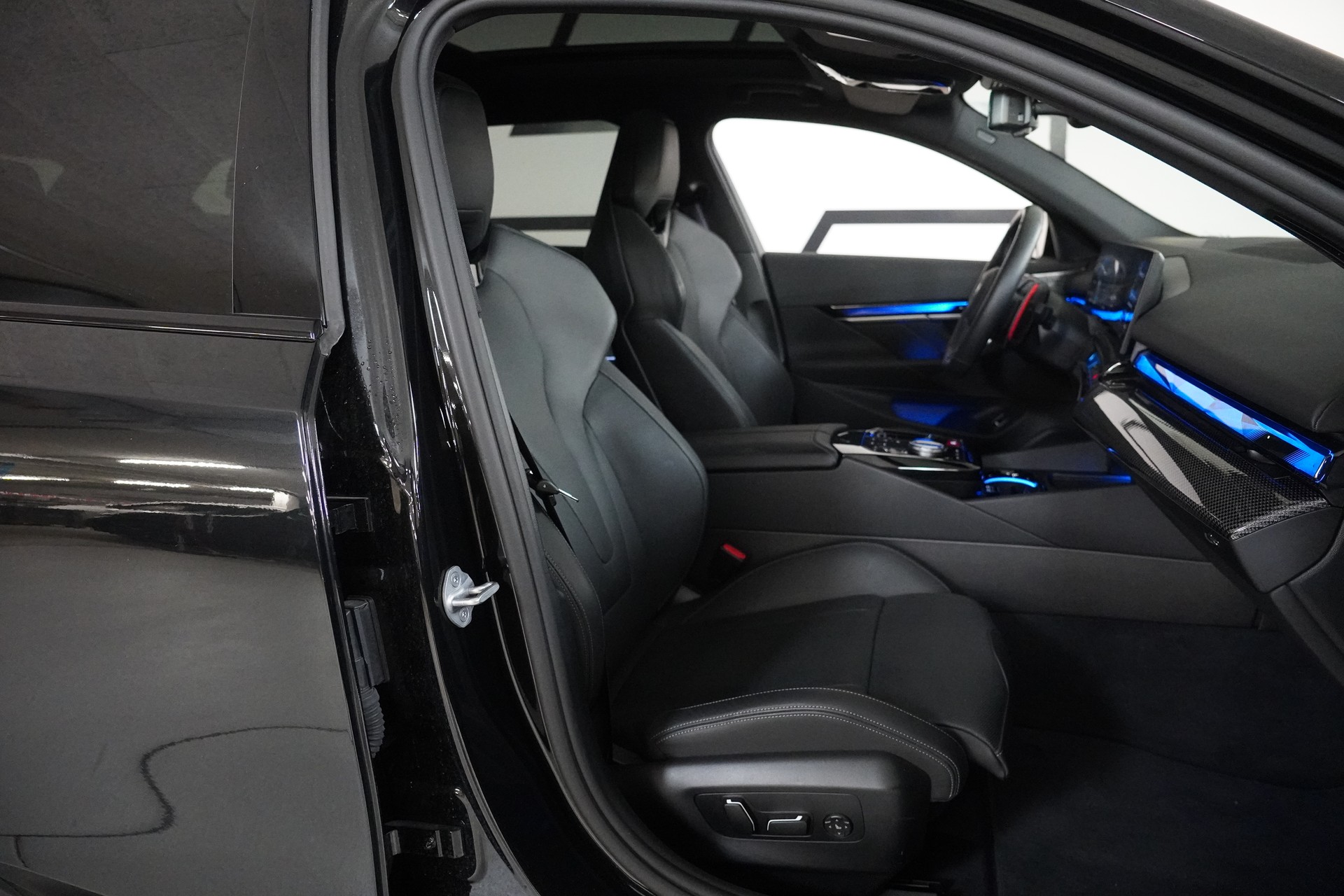 BMW M5 xDrive Touring - 16
