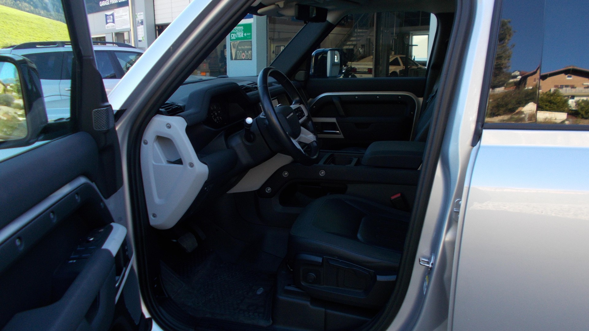 LAND ROVER Defender 110 D240 SD4 First Edition AT8 - 10