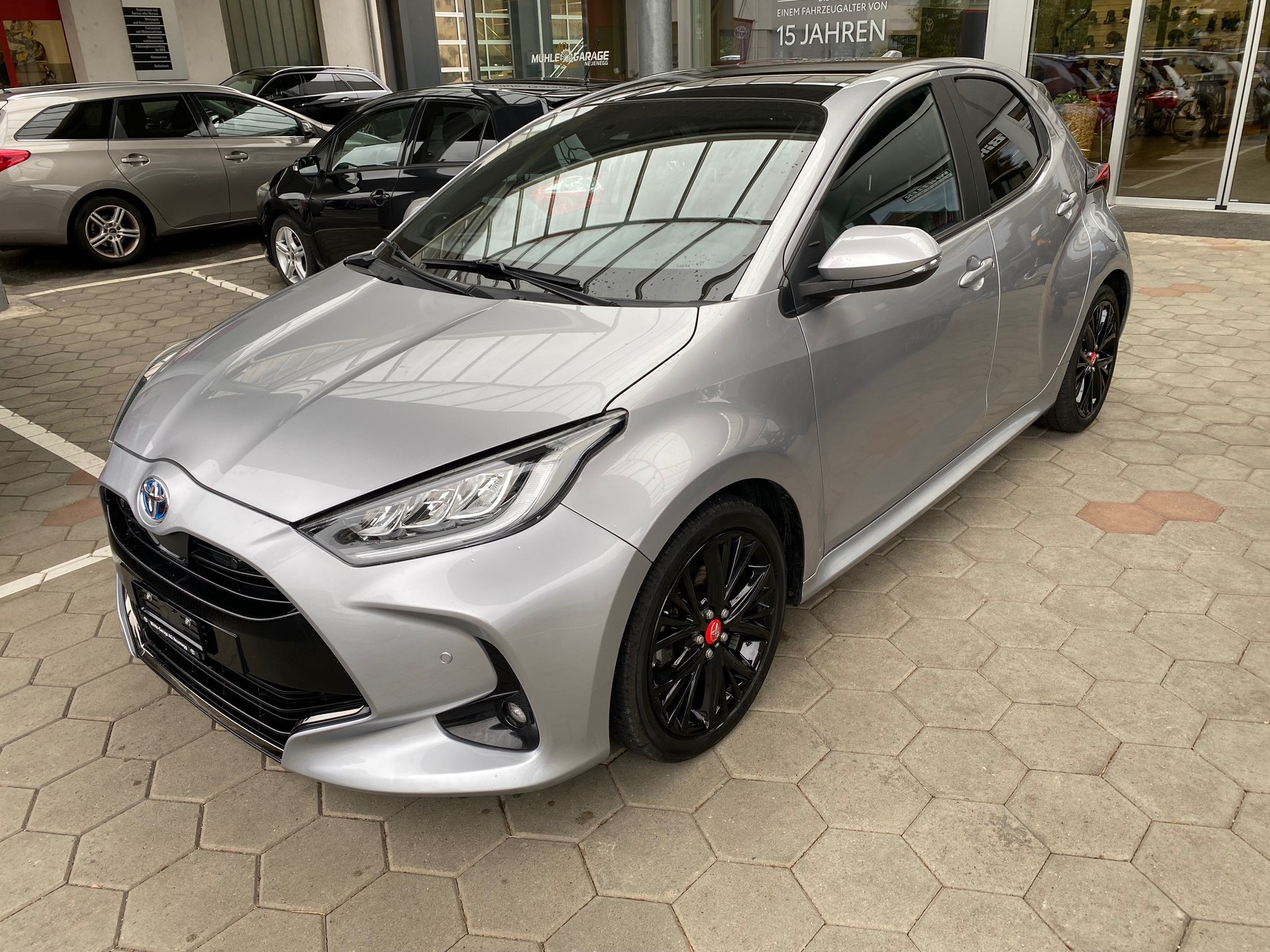 TOYOTA Yaris 1.5 Pop e-CVT - 2