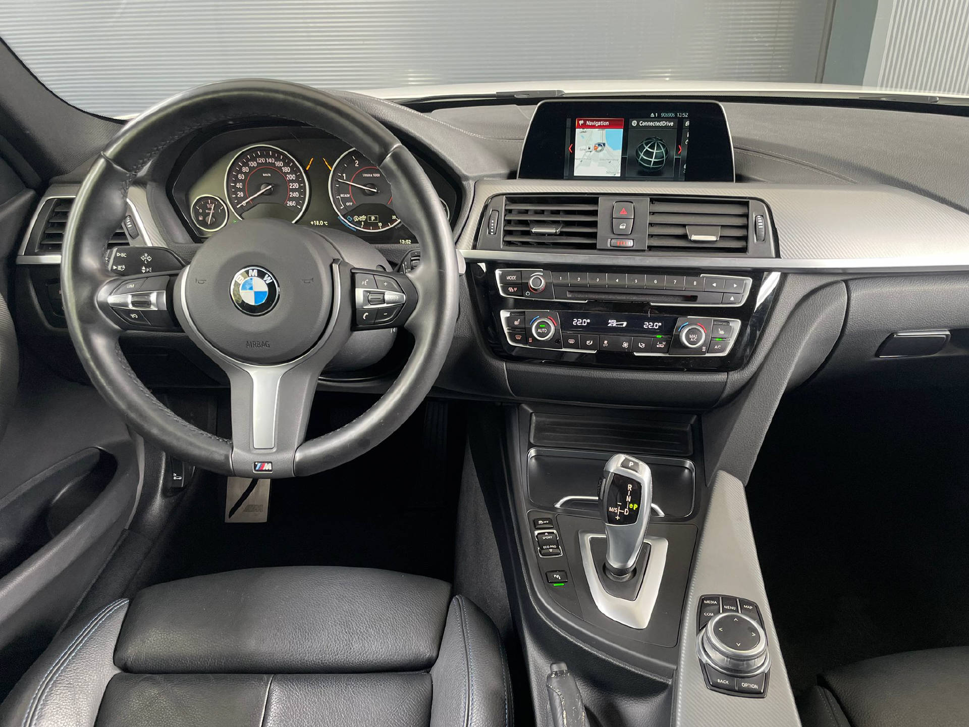 BMW 318d Essential Ed. Touring-6