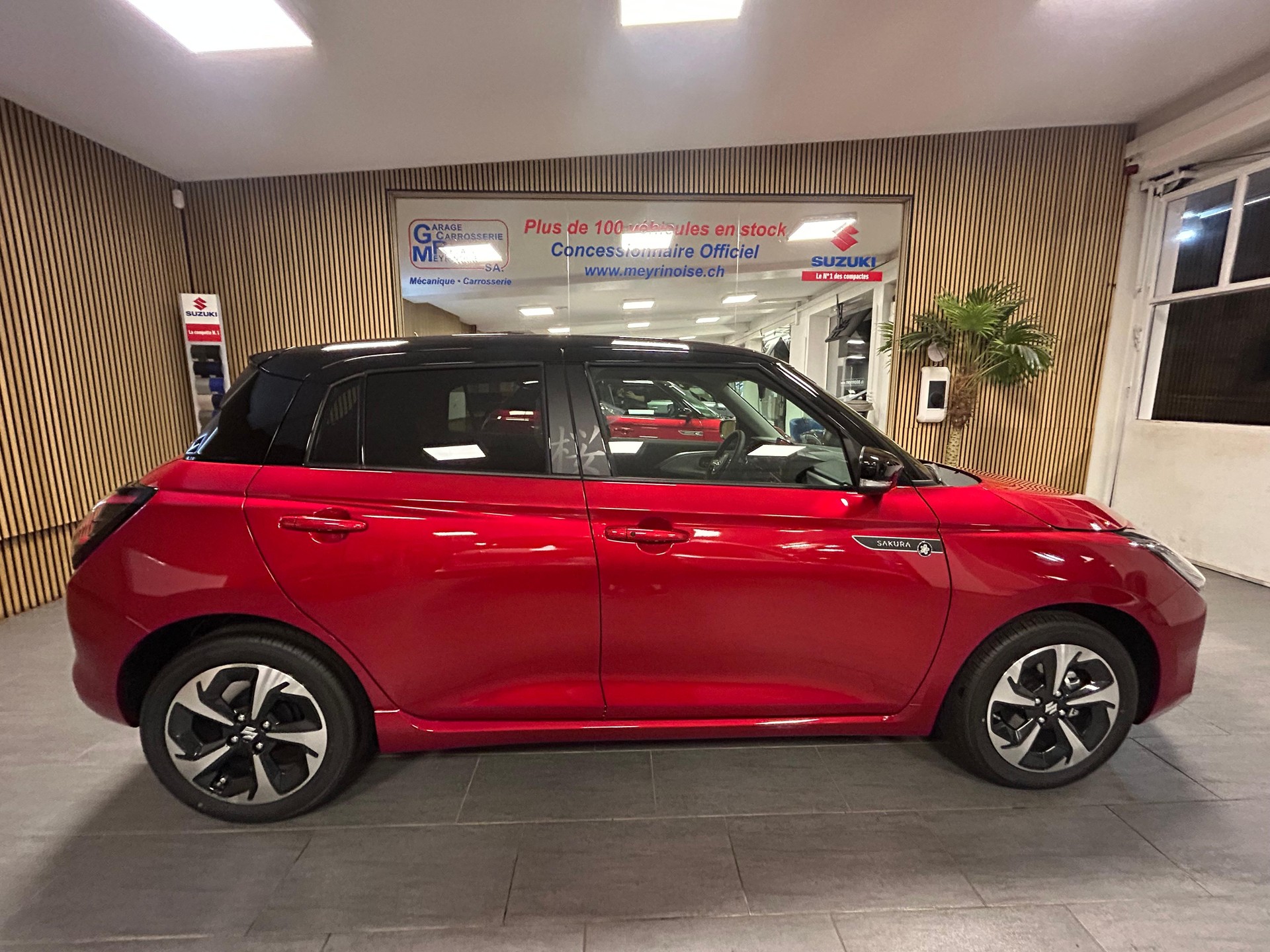 SUZUKI Swift 1.2 Sakura Top Hybrid