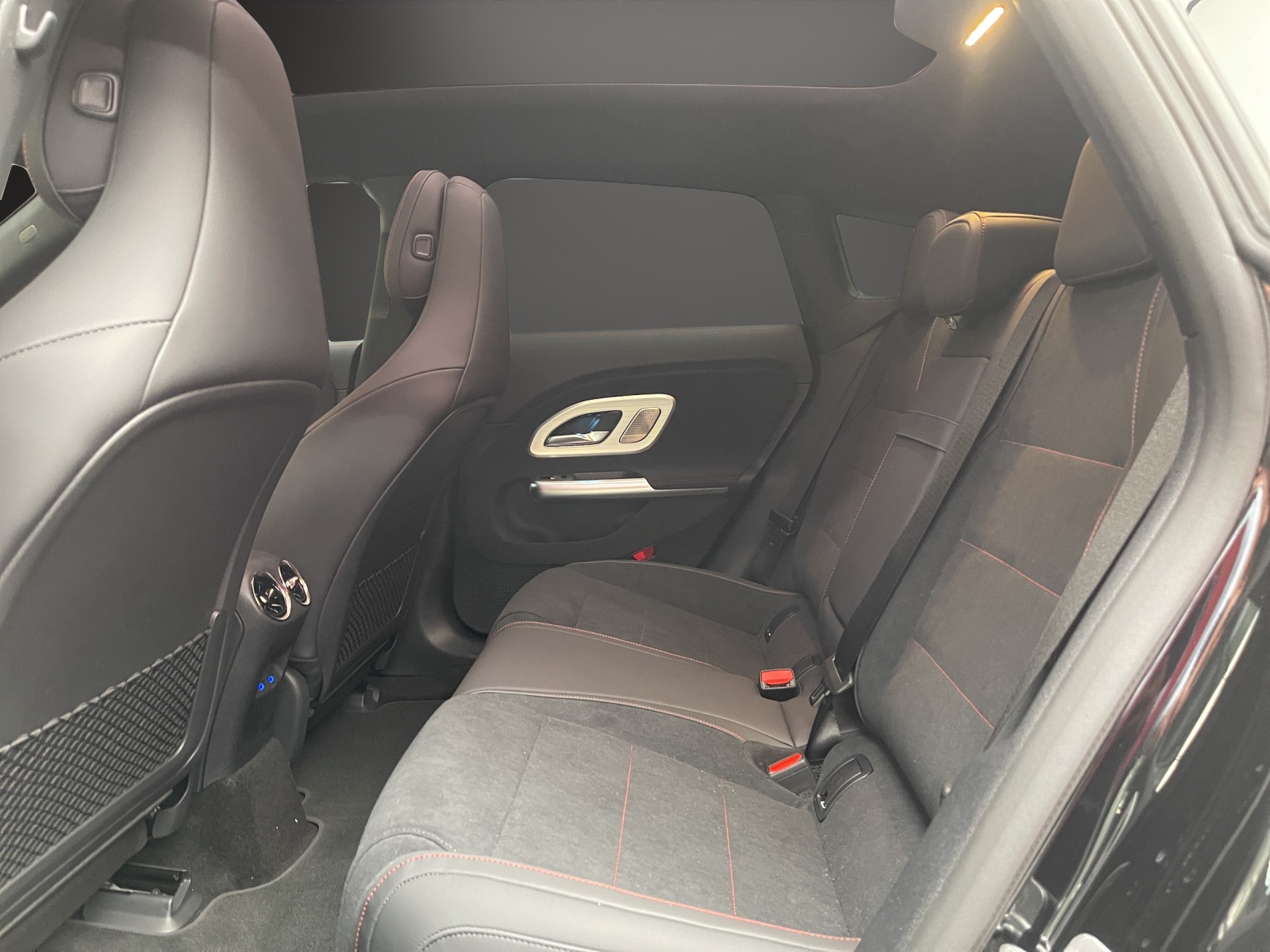 MERCEDES-BENZ CLA 350 4MATIC Shooting Brake EQ - 11