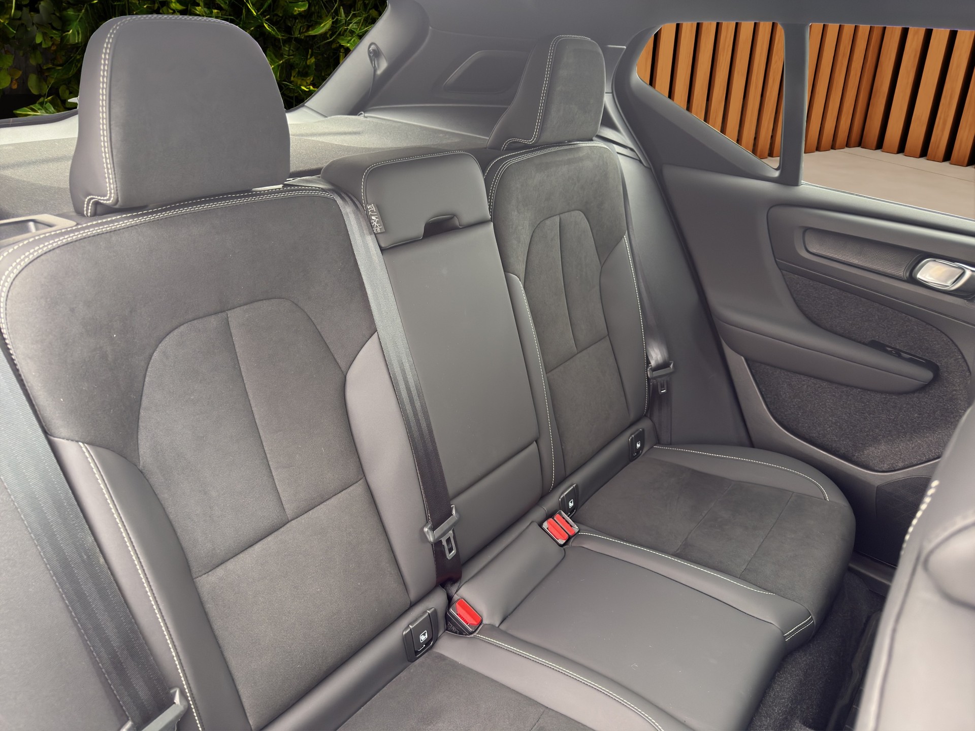 VOLVO XC40 1.5 T4 PiH Plus Dark - 18