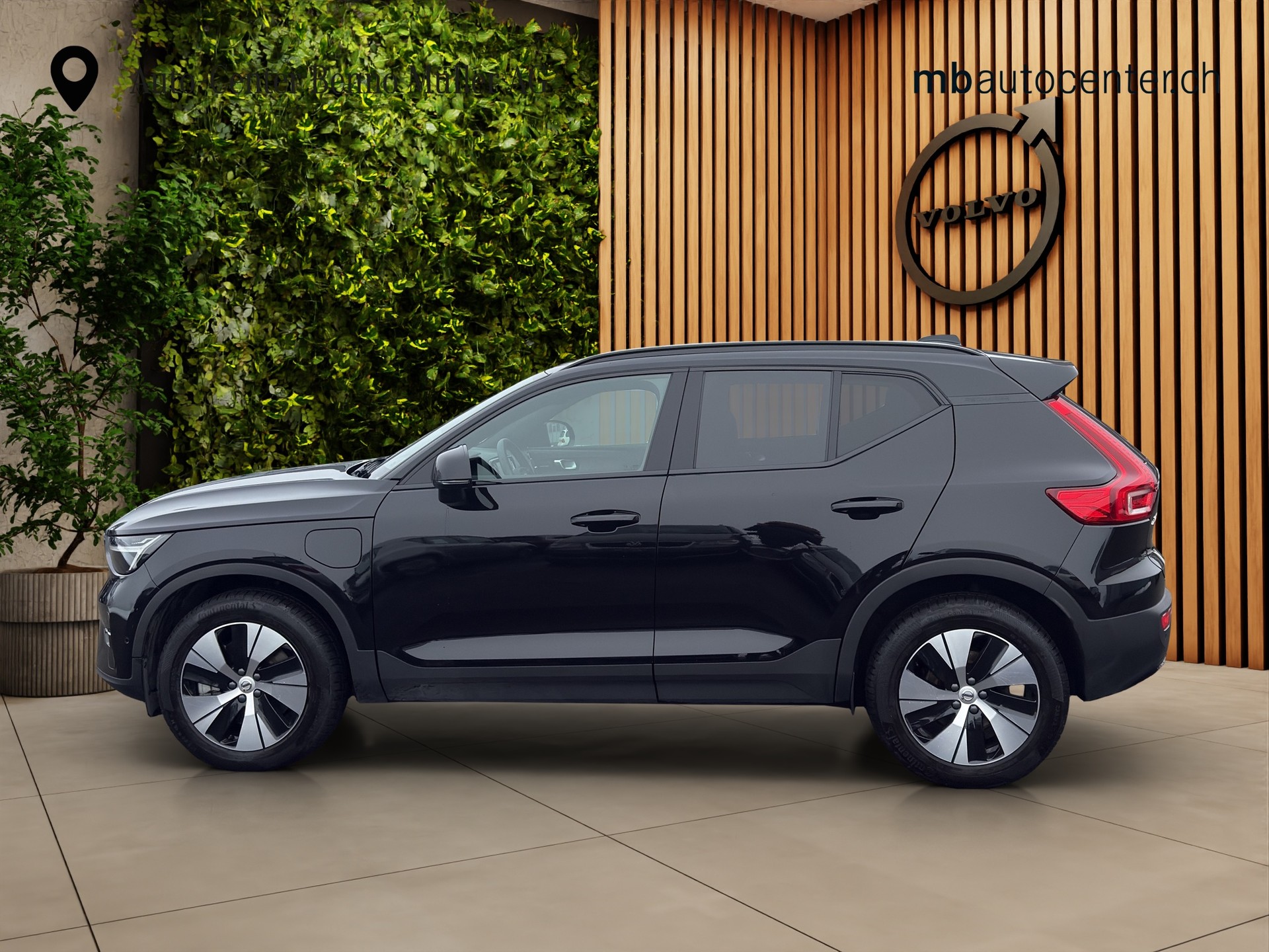 VOLVO XC40 1.5 T4 PiH Plus Dark - 2
