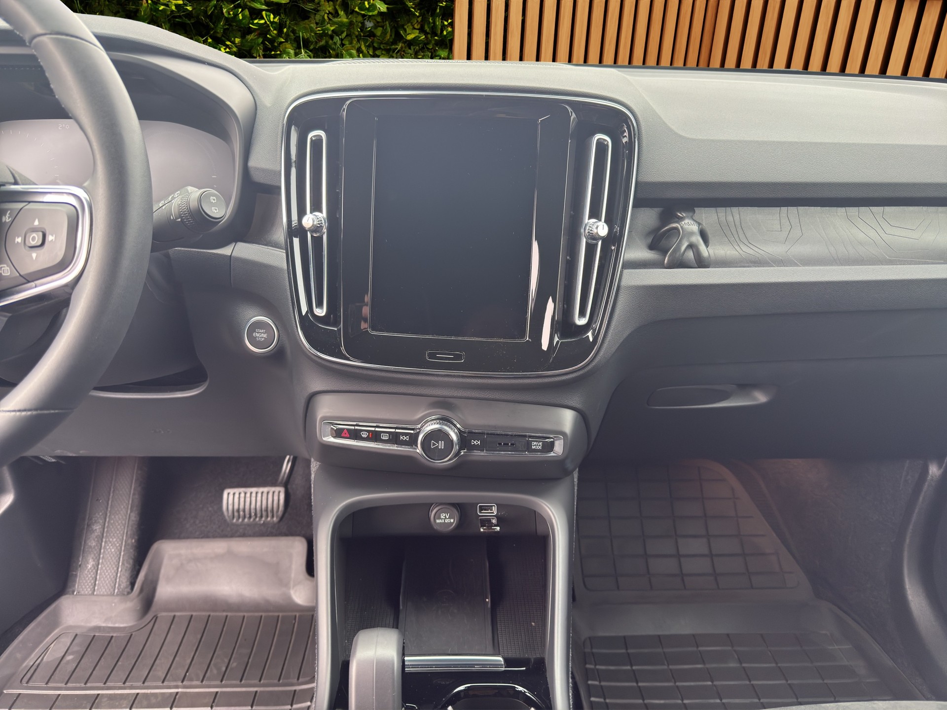VOLVO XC40 1.5 T4 PiH Plus Dark - 15