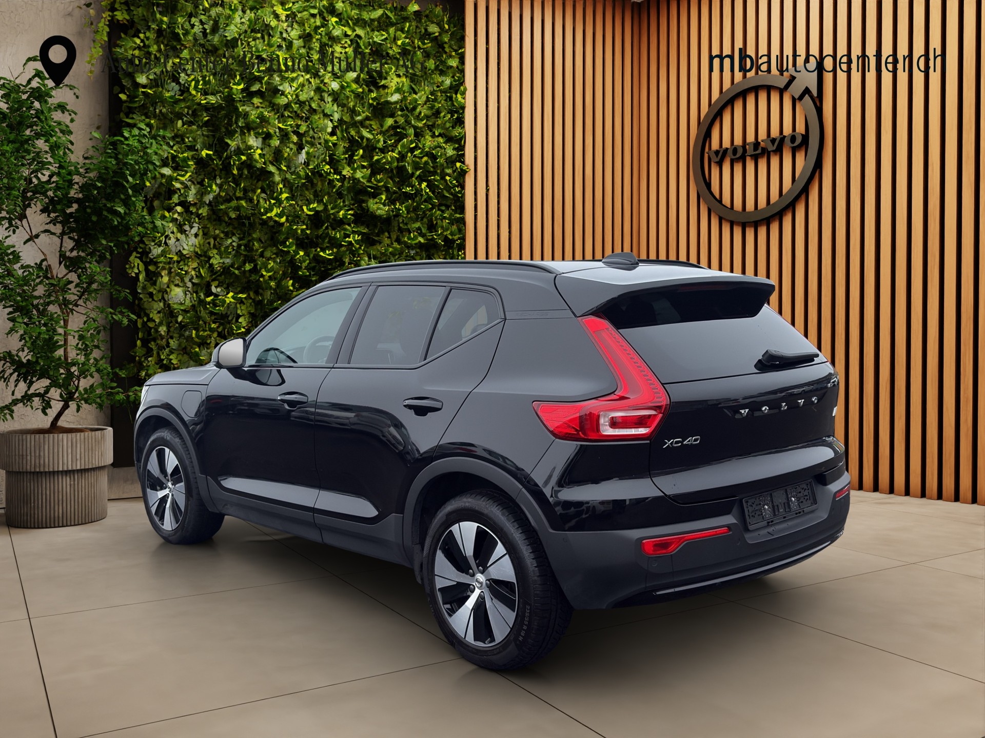 VOLVO XC40 1.5 T4 PiH Plus Dark - 3