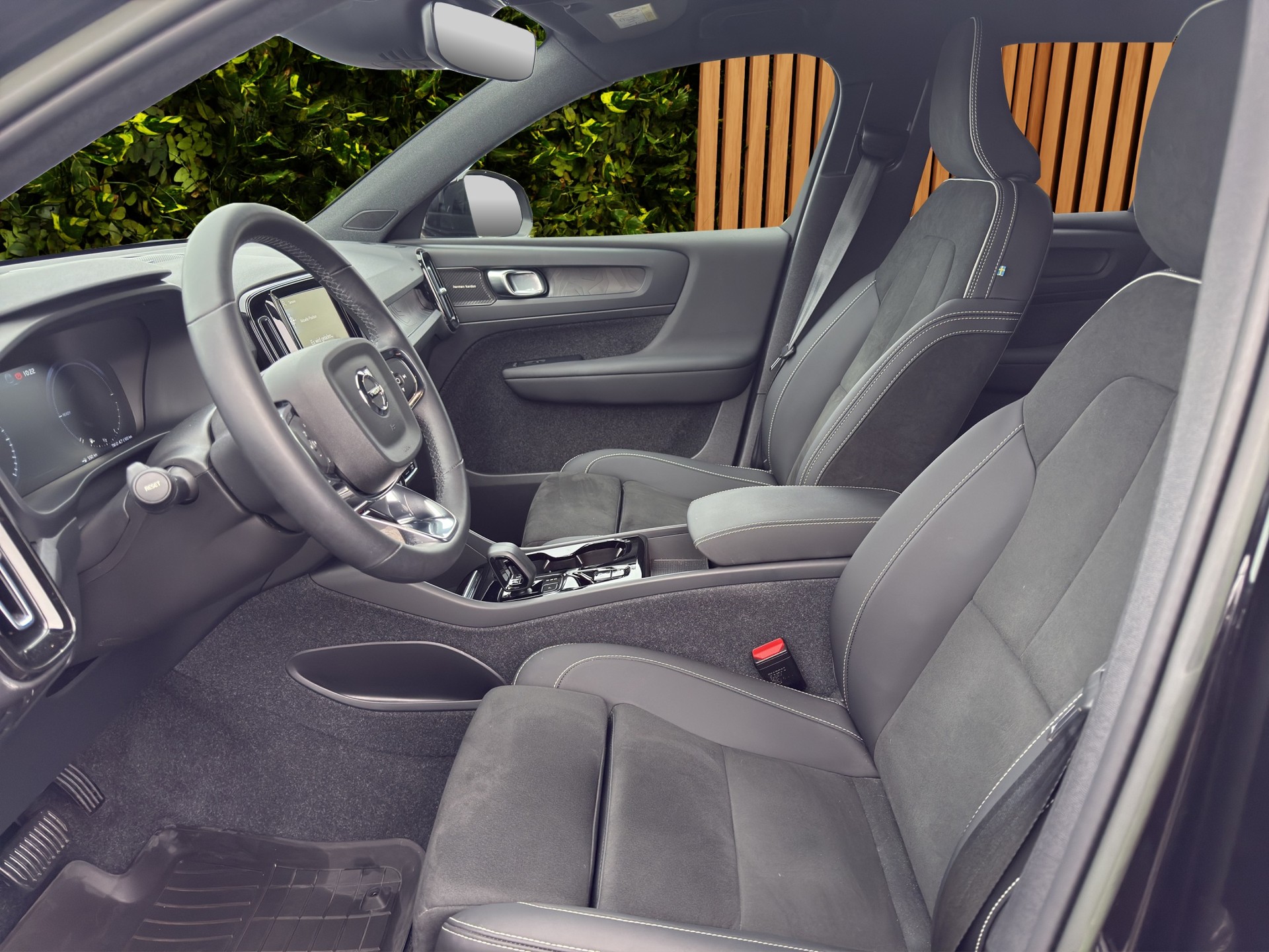 VOLVO XC40 1.5 T4 PiH Plus Dark - 11