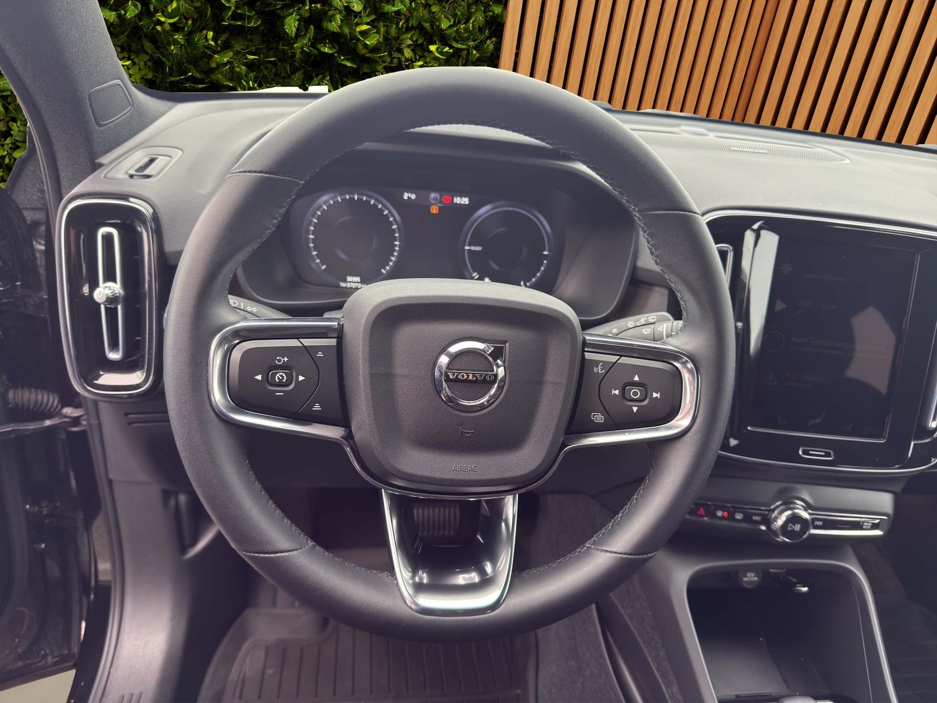 VOLVO XC40 1.5 T4 PiH Plus Dark - 14