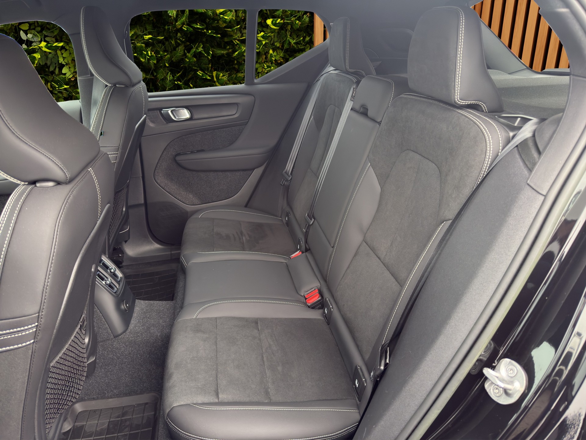 VOLVO XC40 1.5 T4 PiH Plus Dark - 17