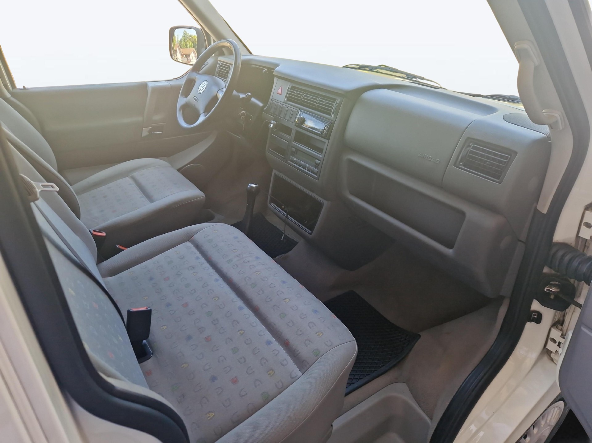VW T4 Caravelle 2920 Swiss 2.5 TDI syncro - 10