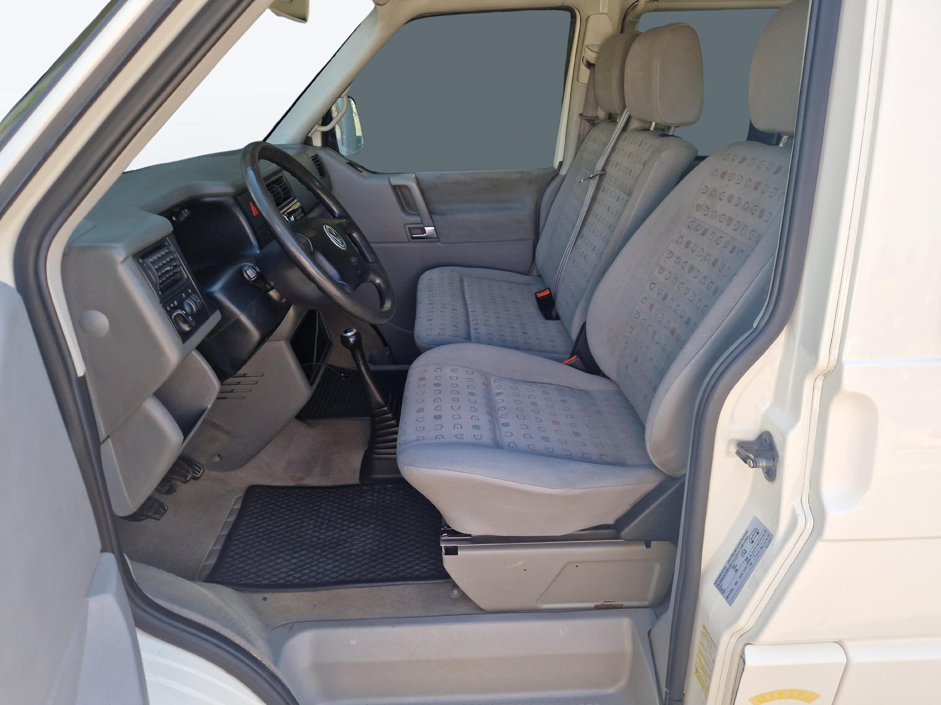 VW T4 Caravelle 2920 Swiss 2.5 TDI syncro - 13
