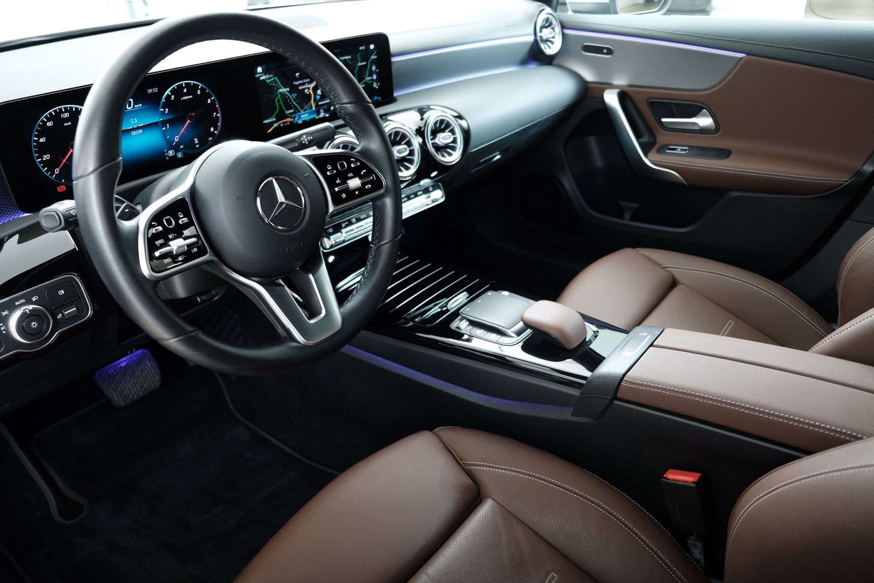 MERCEDES-BENZ A 220 Progressive 7G-DCT 4Matic - 9