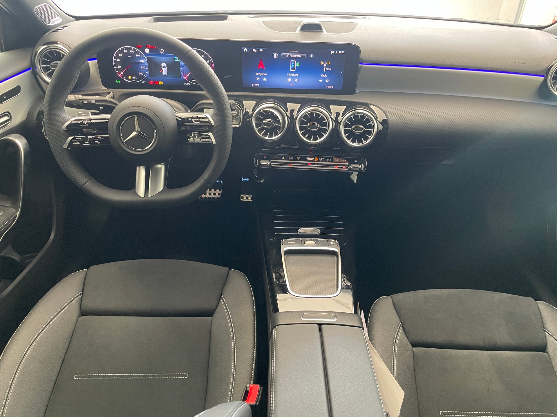 MERCEDES-BENZ A 250 4Matic 8G-DCT AMG Line - 8