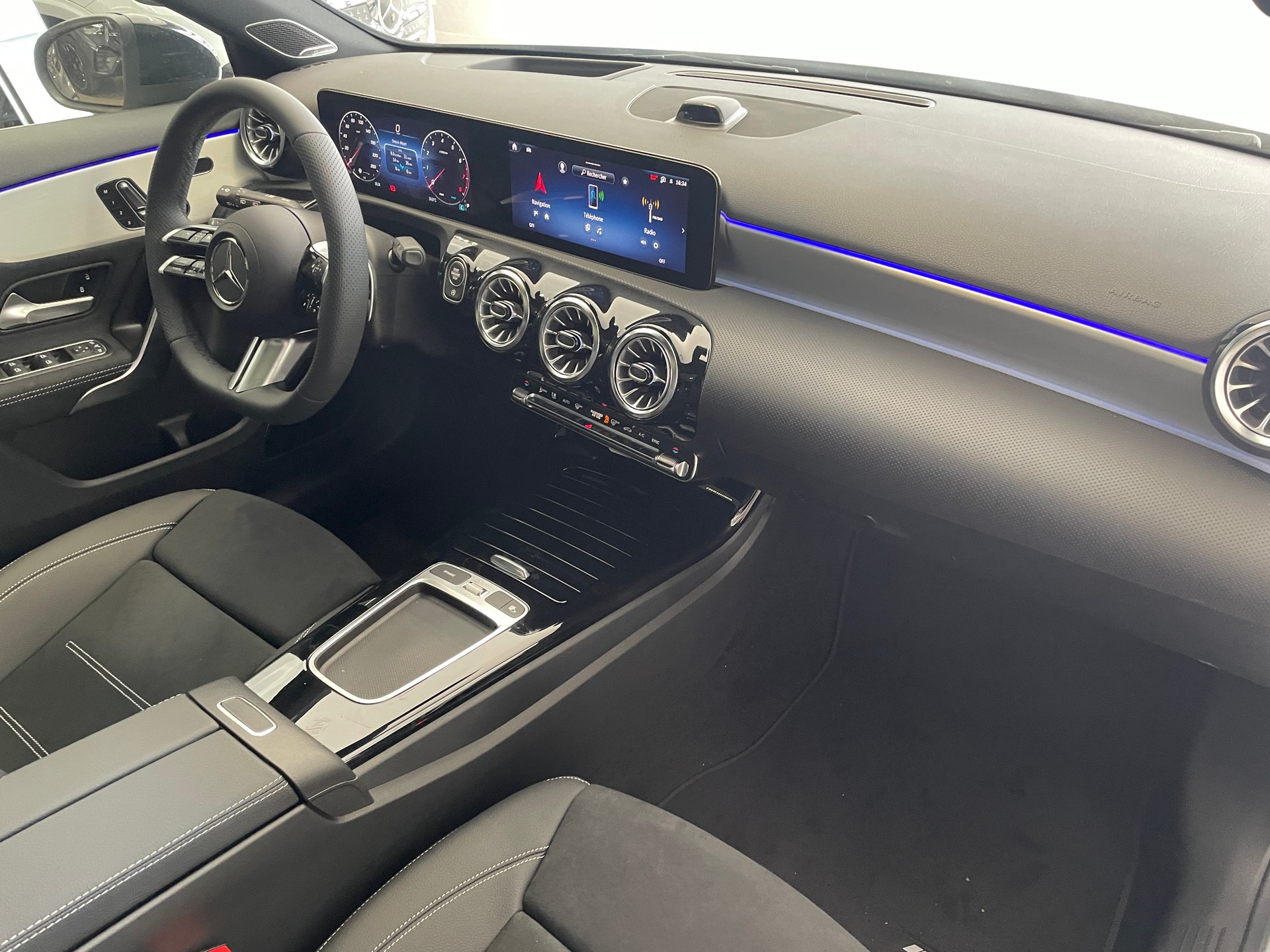 MERCEDES-BENZ A 250 4Matic 8G-DCT AMG Line - 22