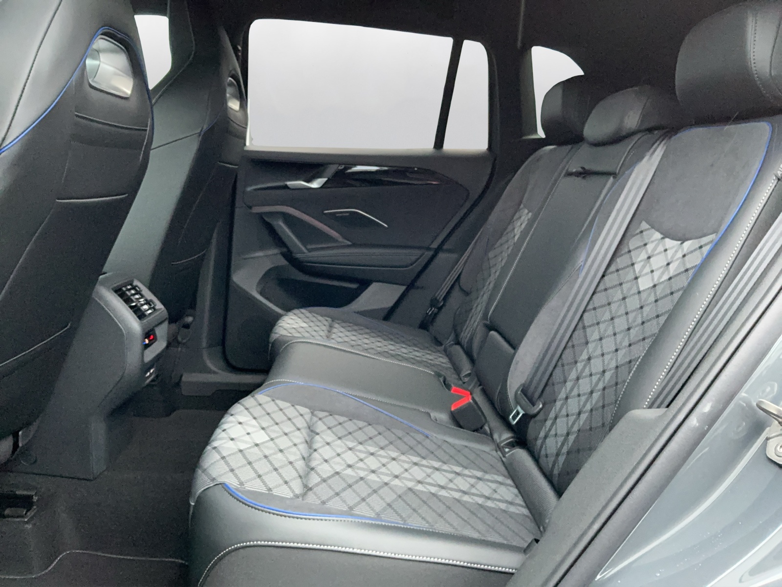 VW Tiguan 2.0 TSI DSG R-Line 4Motion - 11