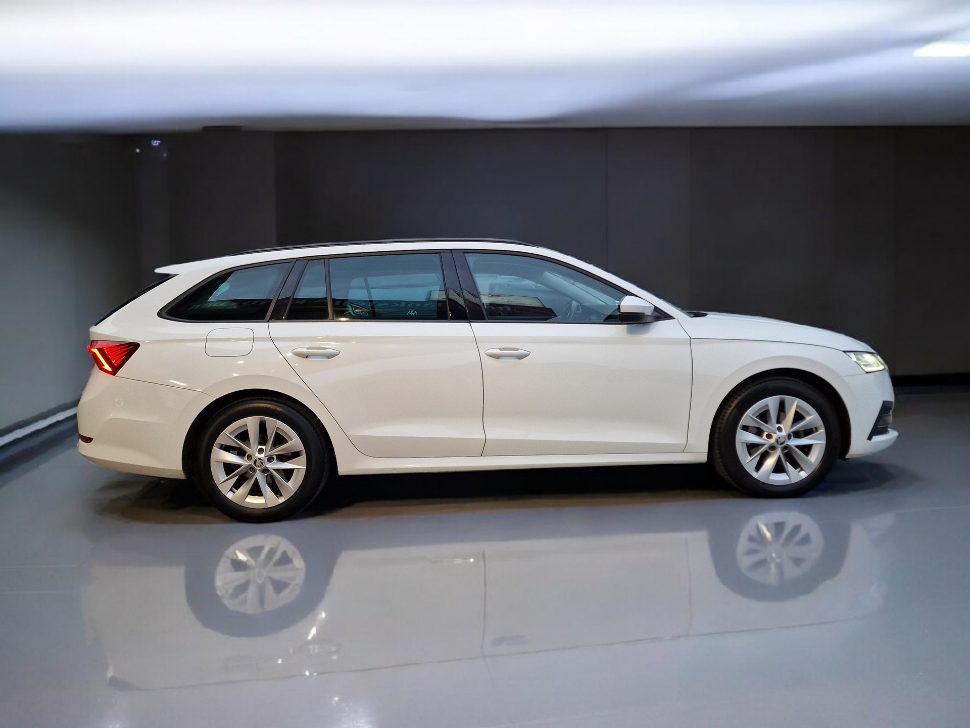 SKODA Octavia Combi 1.5 TSI ACT EVO Style 24Mt Gara 8xBereift - 5