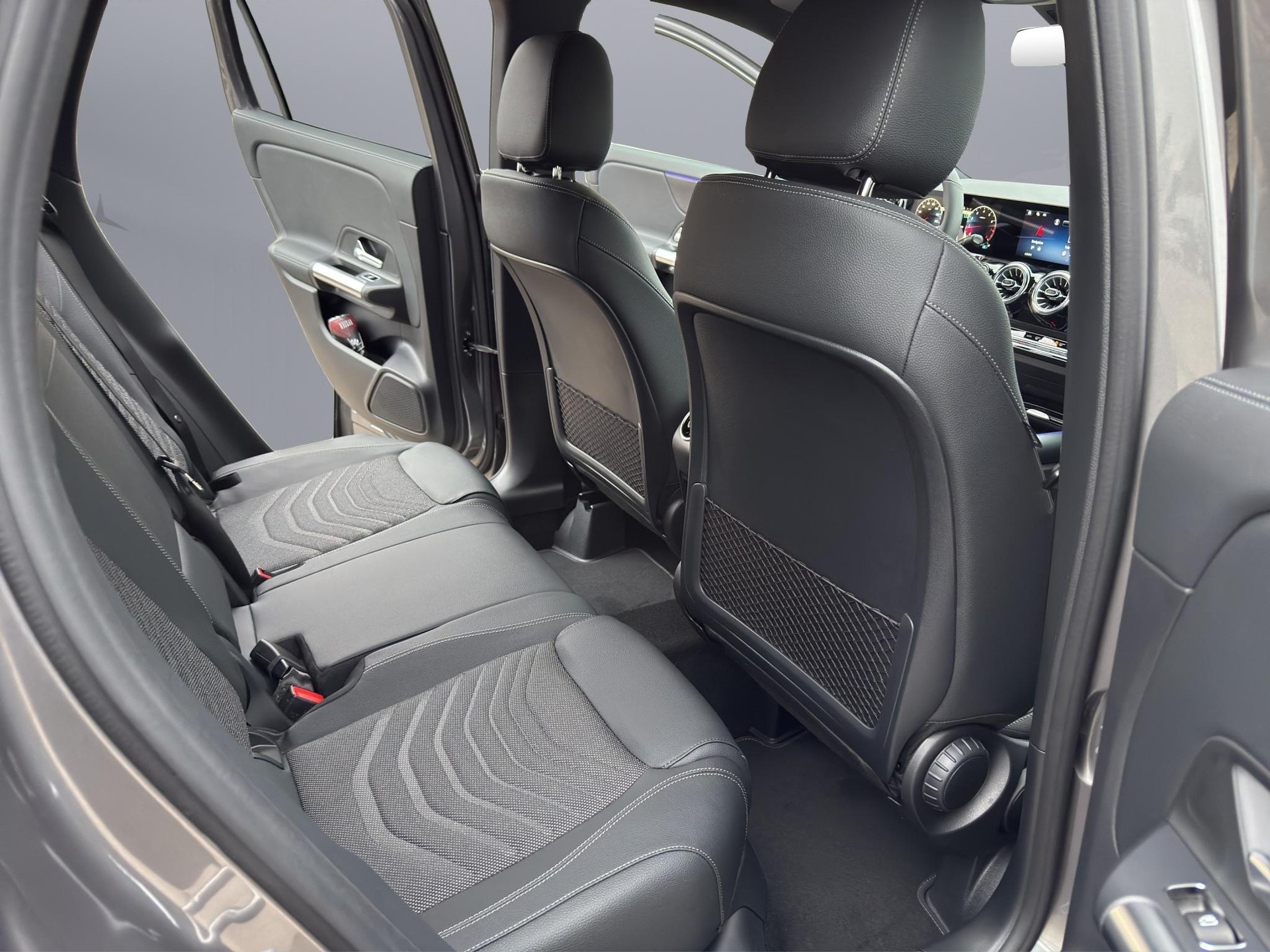 MERCEDES-BENZ GLA 250 Swiss Star Progressive 4matic - 12