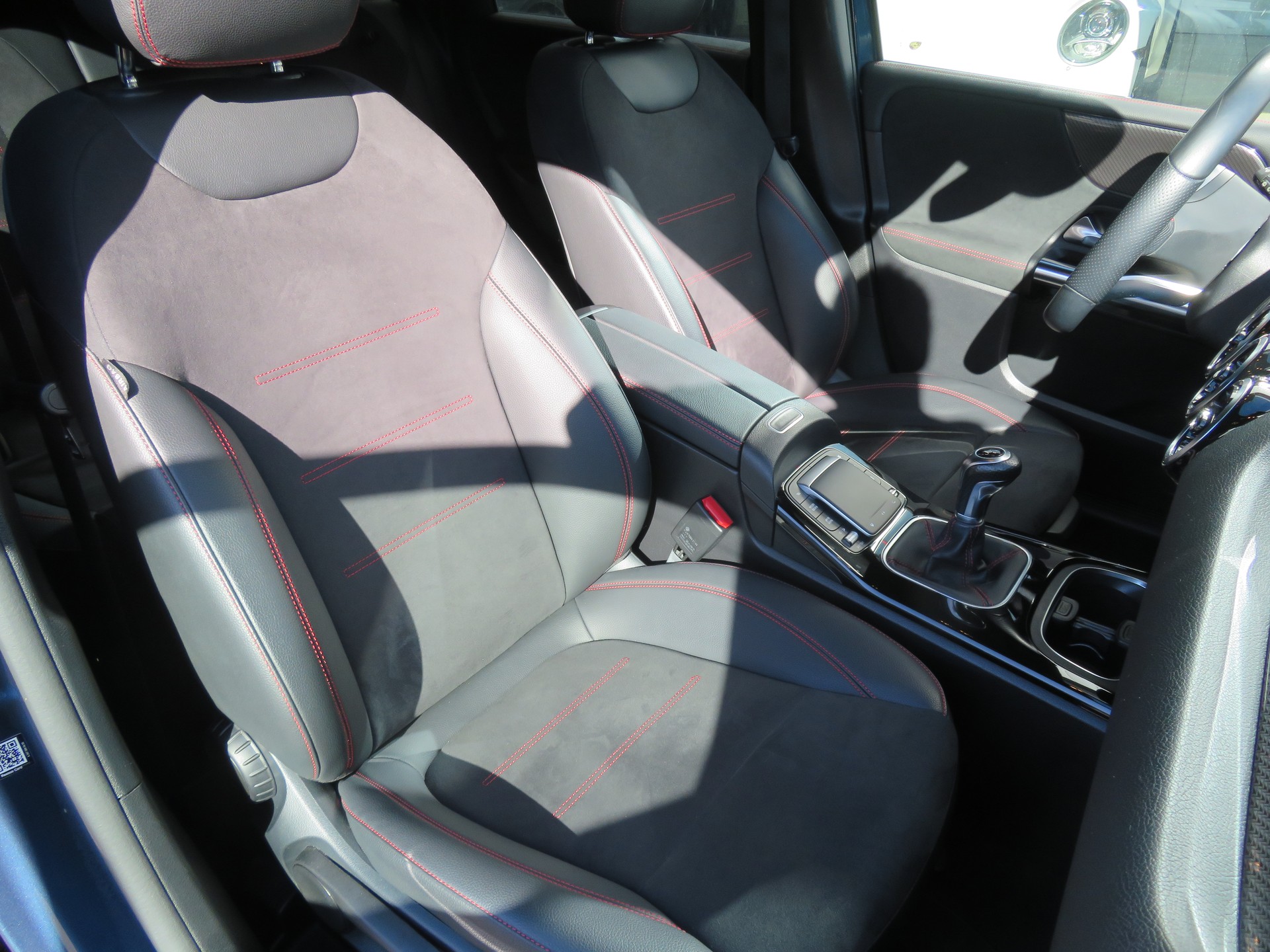 MERCEDES-BENZ B 200 AMG Line - 10