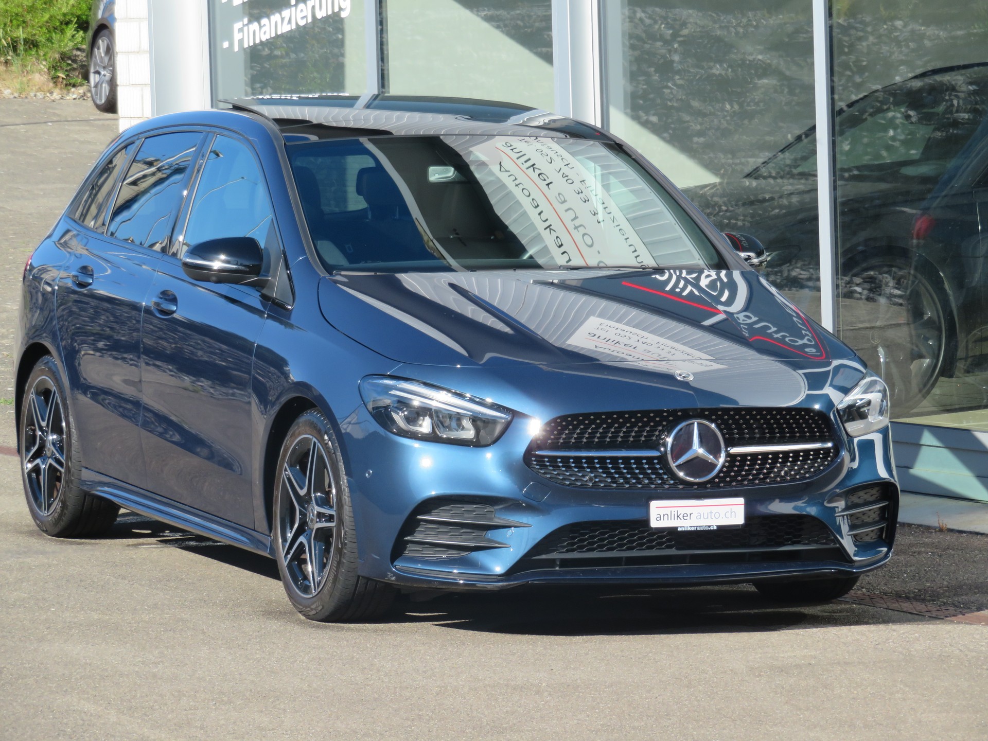 MERCEDES-BENZ B 200 AMG Line