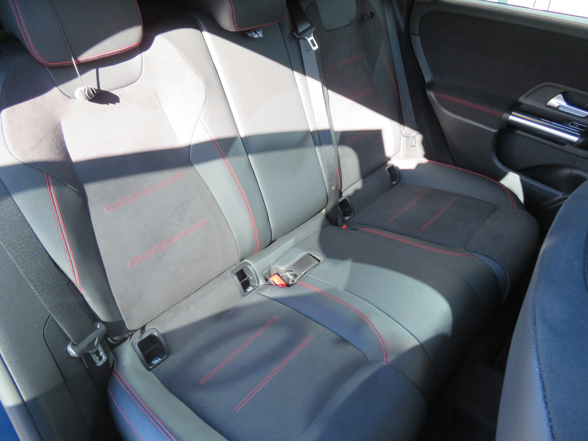 MERCEDES-BENZ B 200 AMG Line - 11