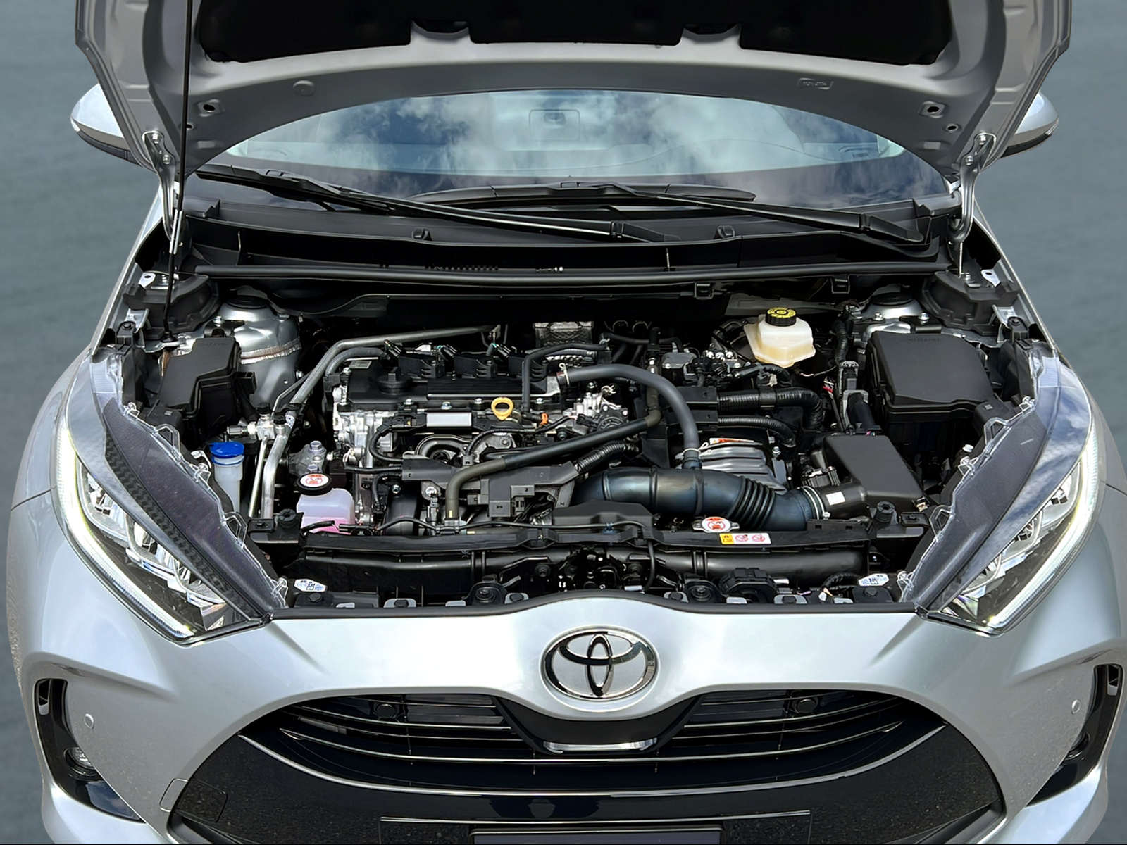 TOYOTA Yaris 1.5 Trend e-CVT - 14