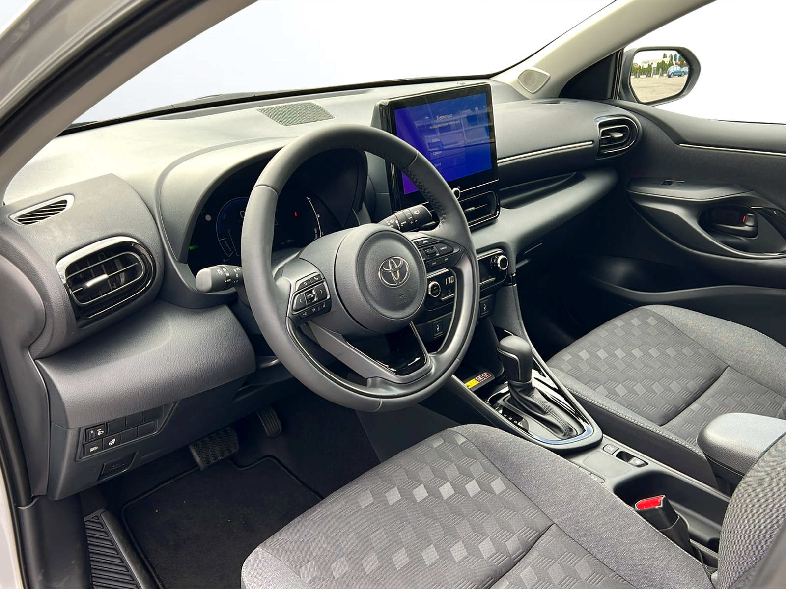 TOYOTA Yaris 1.5 Trend e-CVT - 10