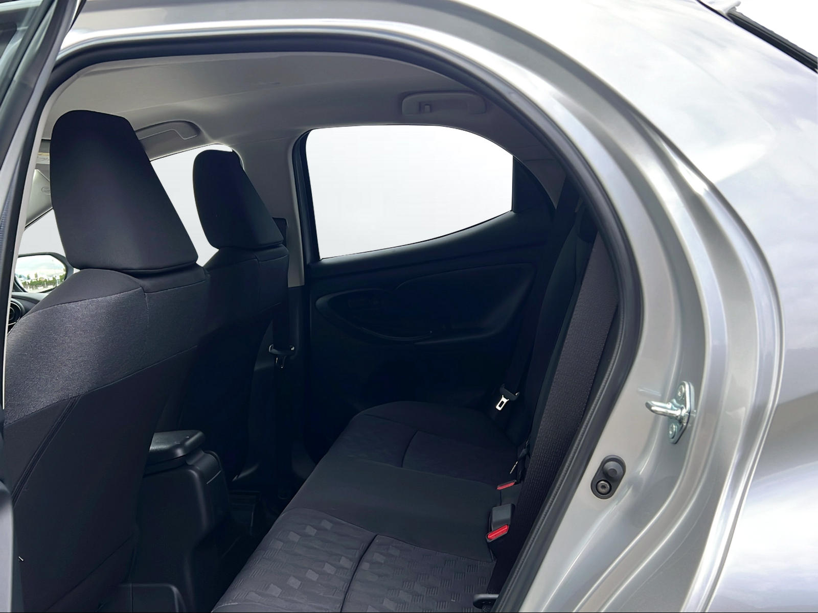 TOYOTA Yaris 1.5 Trend e-CVT - 12
