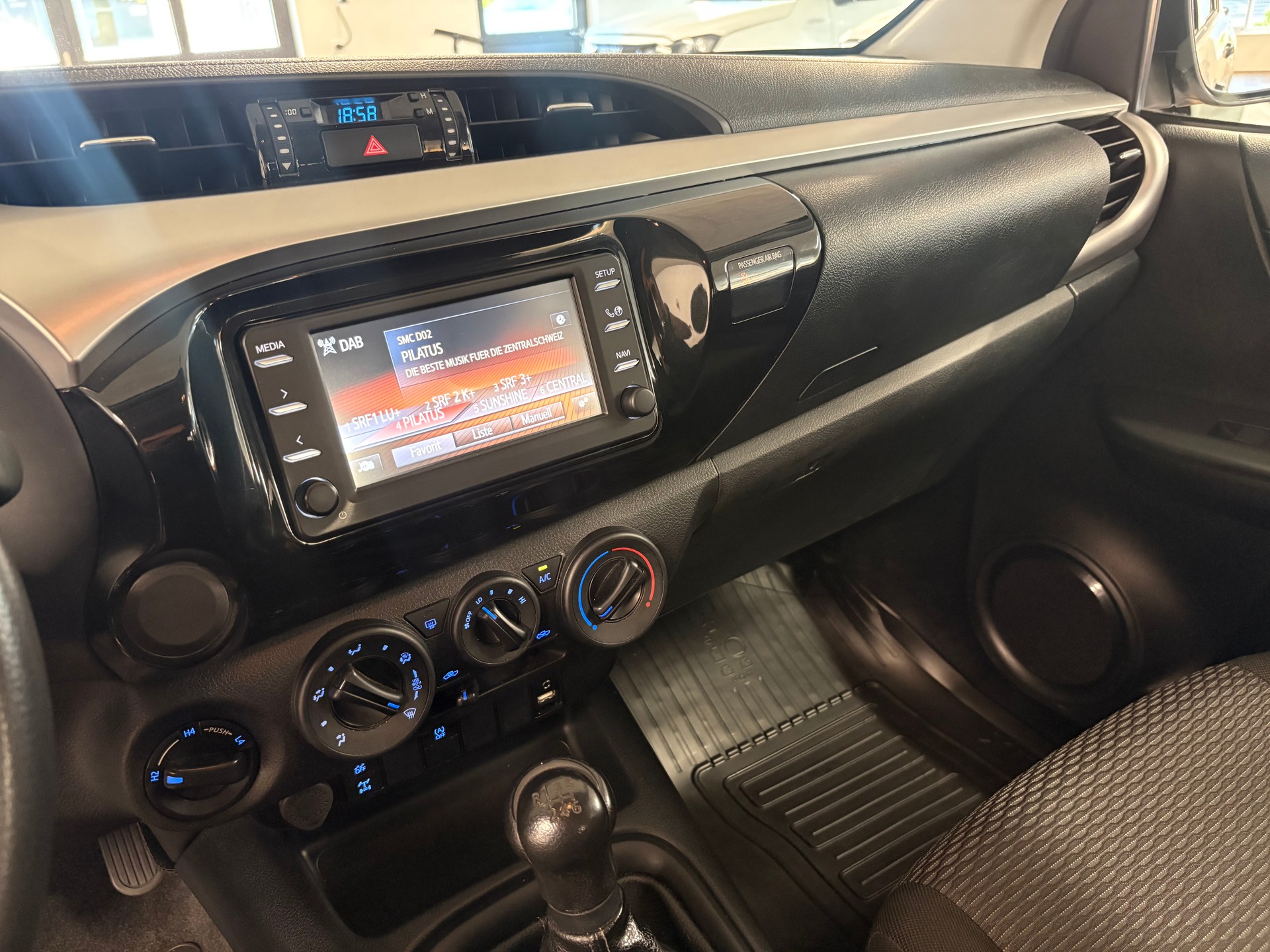TOYOTA Hilux 2.4D-4D Comfort Double Cab 4x4 - 13