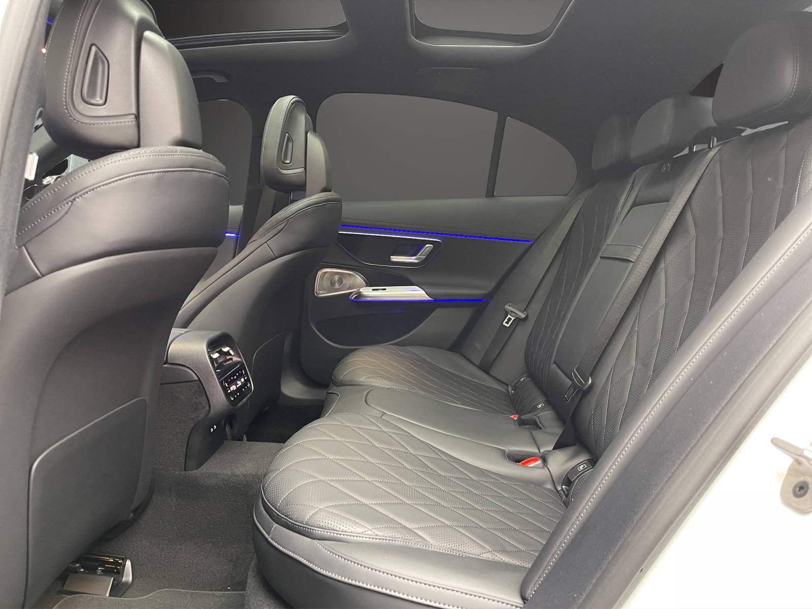 MERCEDES-BENZ E 220 d 4MATIC Limousine - 8