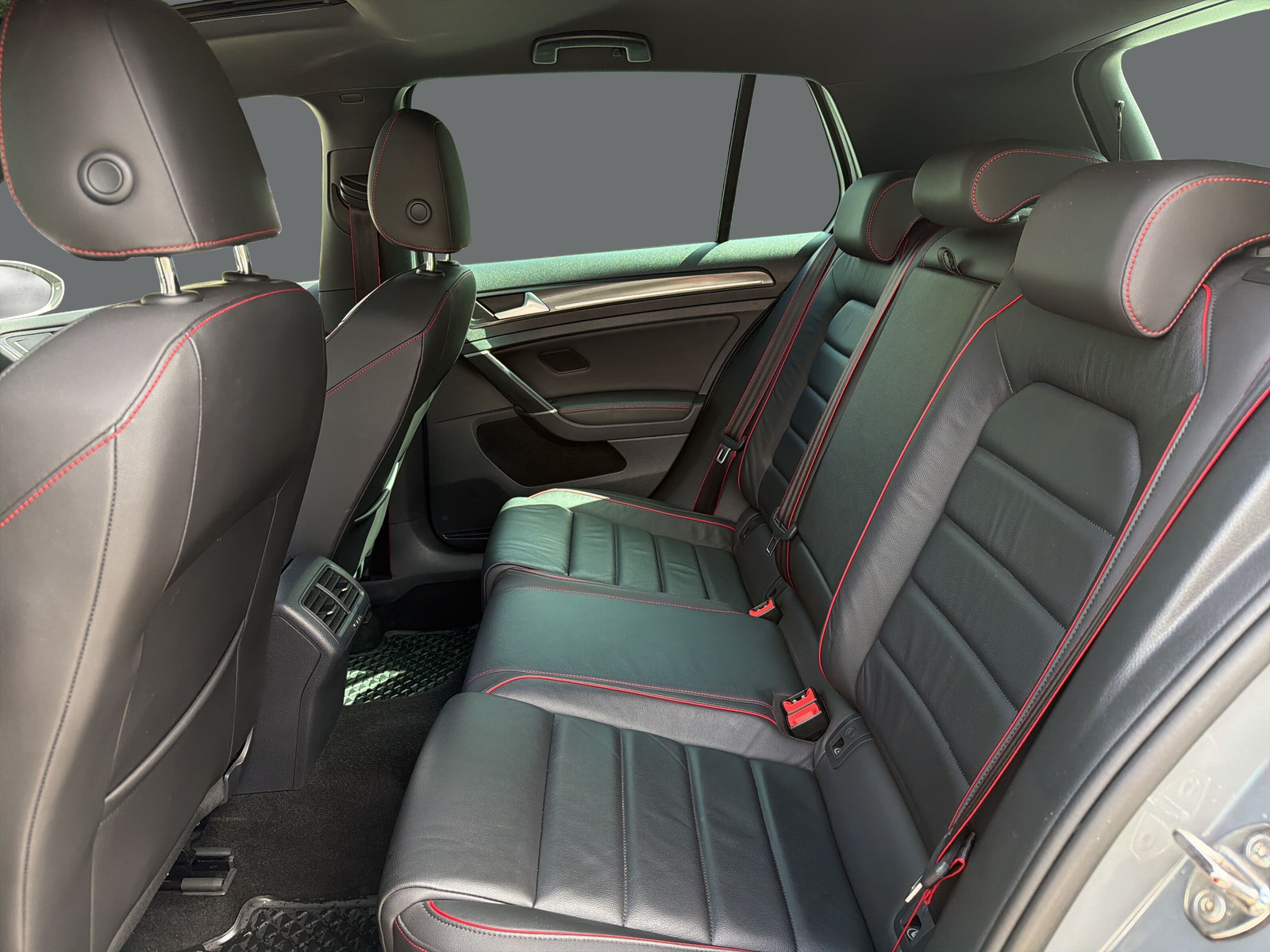 VW Golf 2.0 TSI GTI TCR - 14