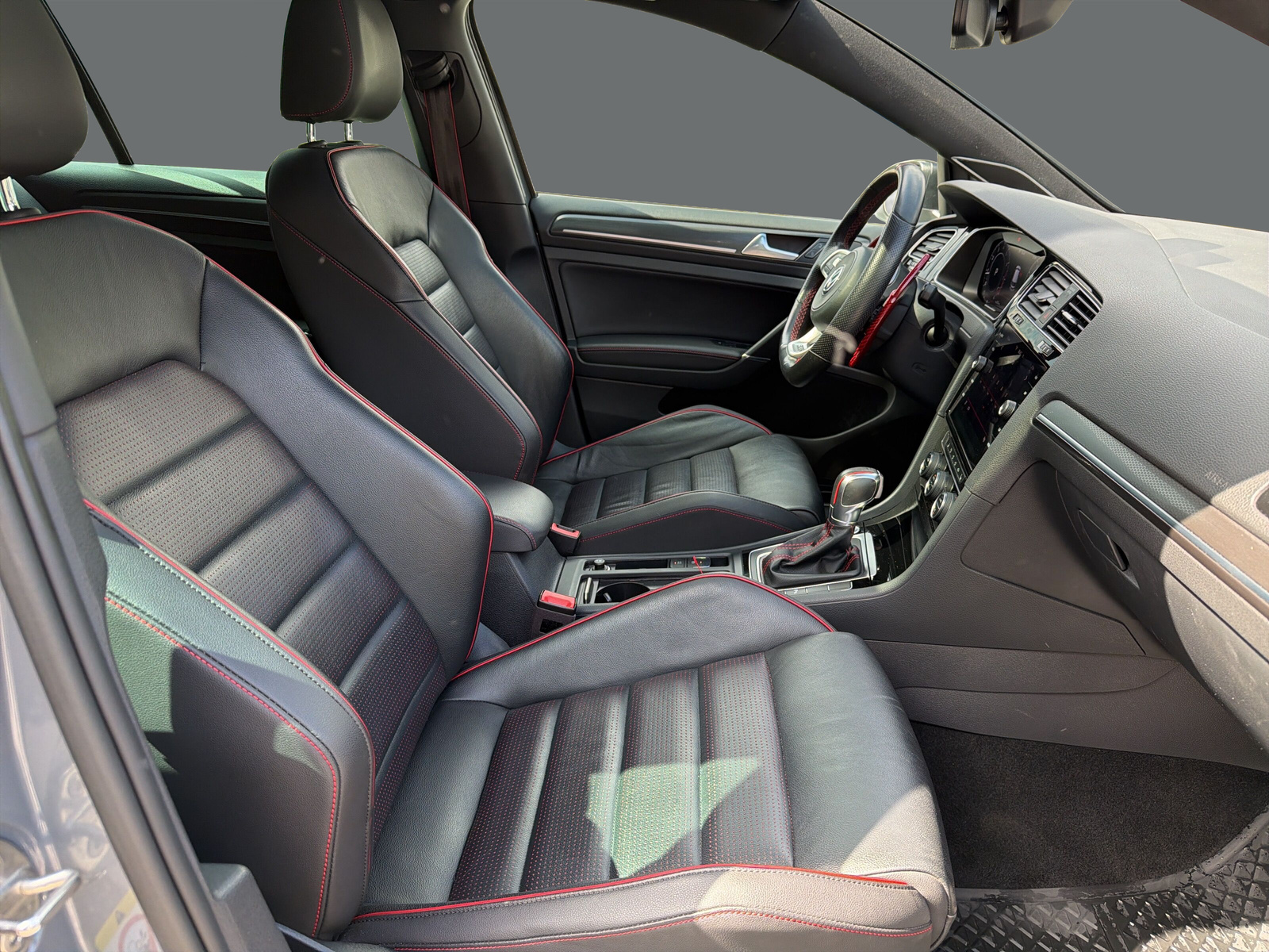 VW Golf 2.0 TSI GTI TCR - 18