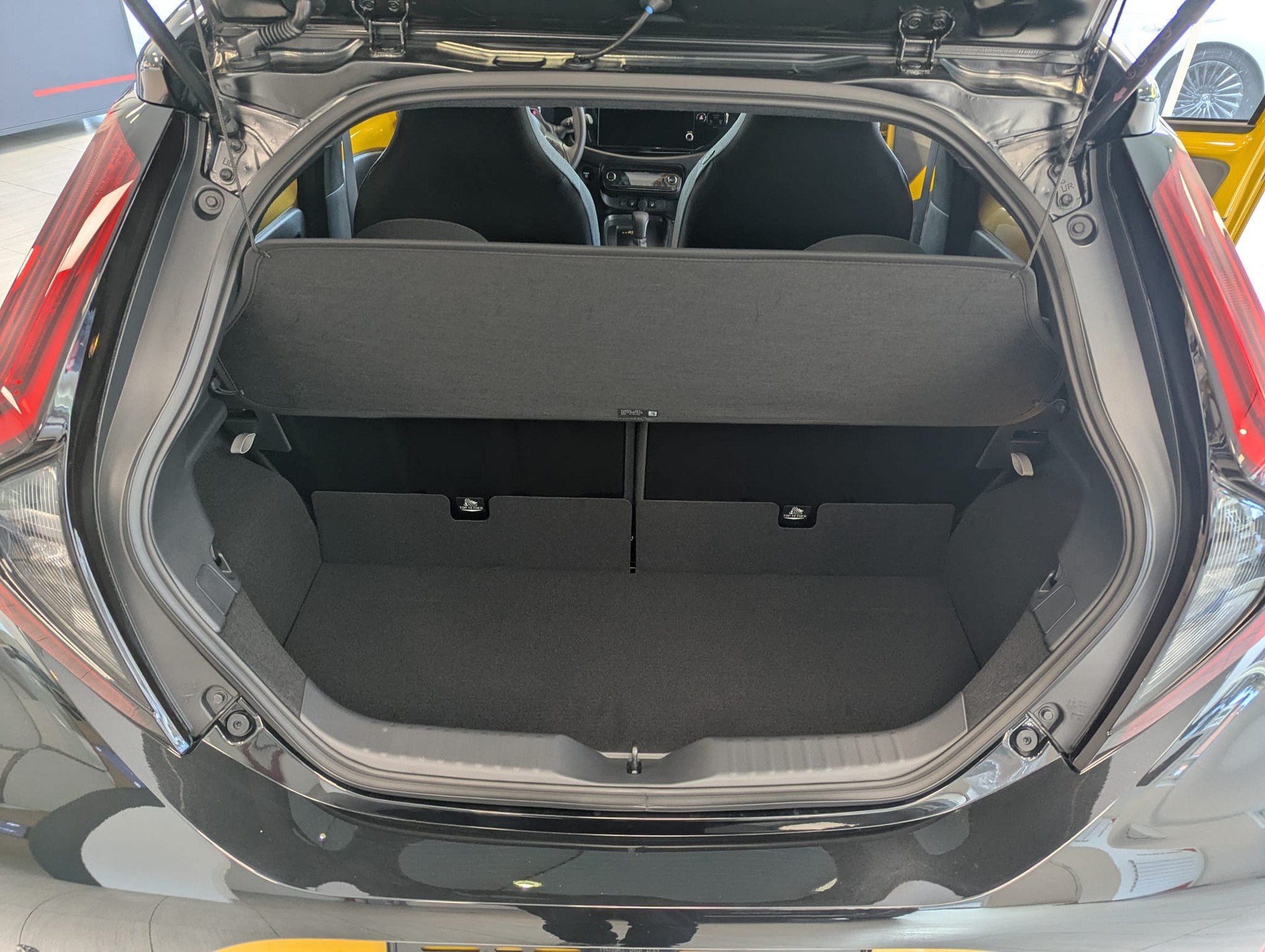 TOYOTA Aygo X 1.5 GR Sport e-CVT - 8