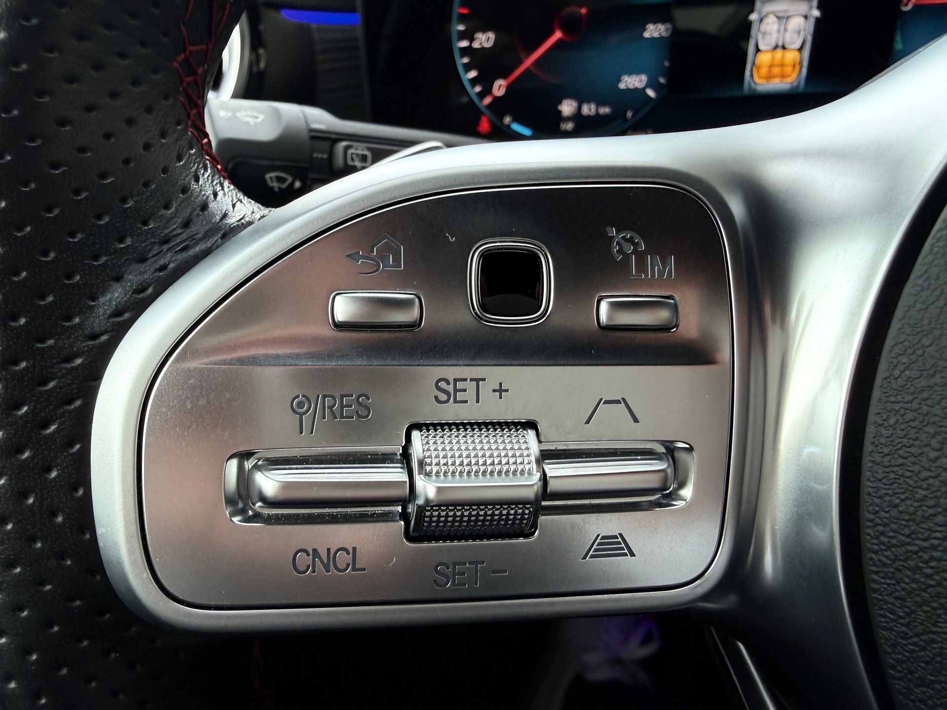 MERCEDES-BENZ A 250e AMG Line 8G-DCT - 9