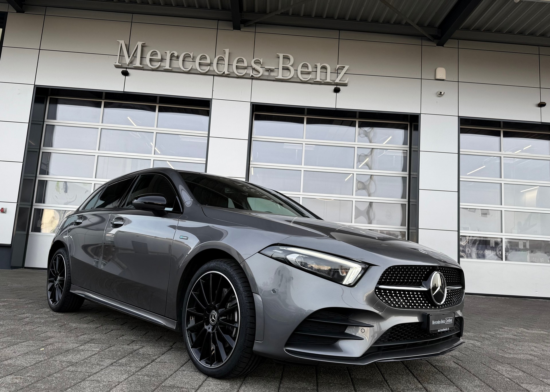 MERCEDES-BENZ A 250e AMG Line 8G-DCT