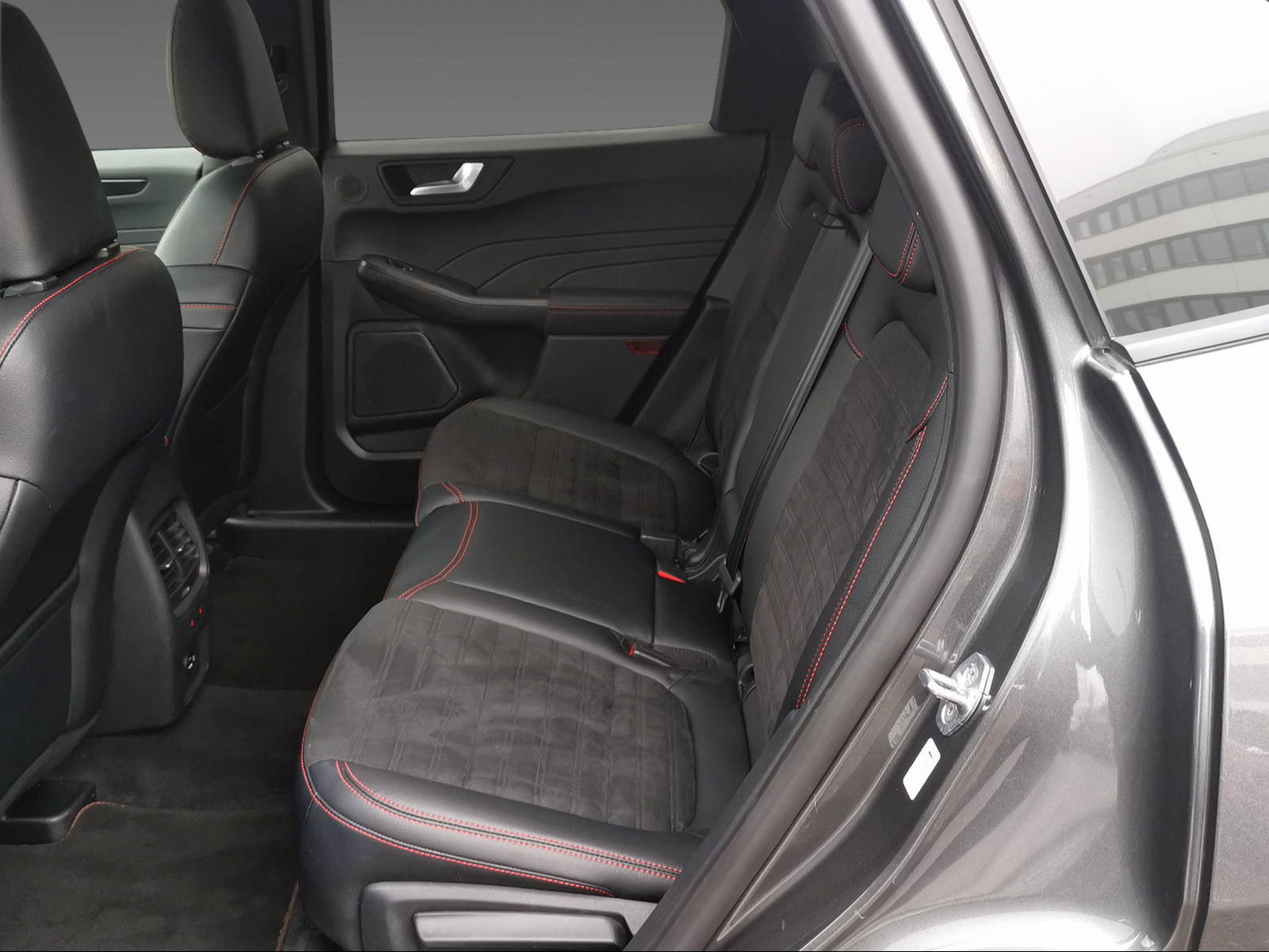 FORD Kuga 2.5 Plug-in Hybrid ST-Line X - 10