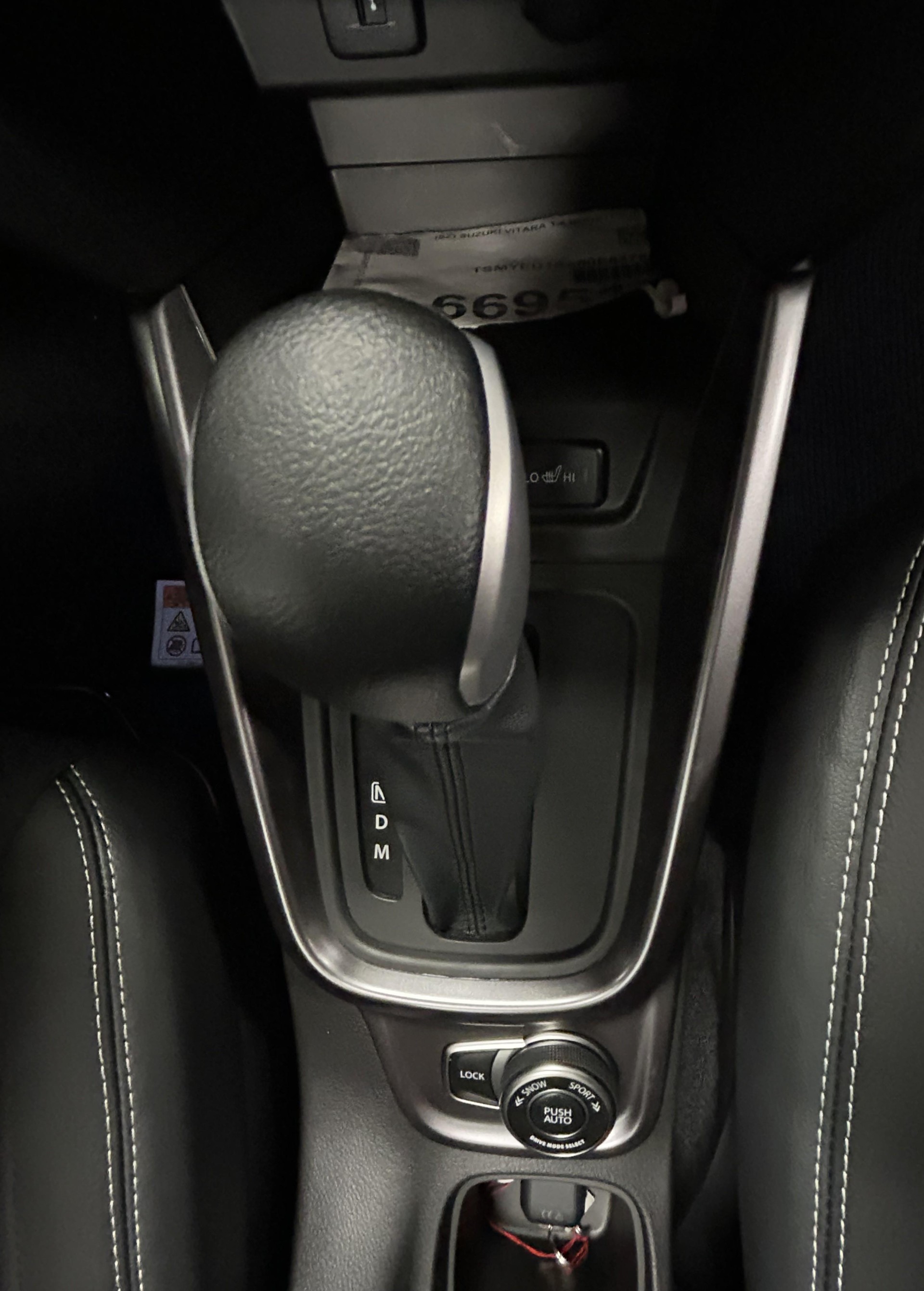 SUZUKI Vitara 1.4 T Sakura Top Hybrid 4x4 - 11