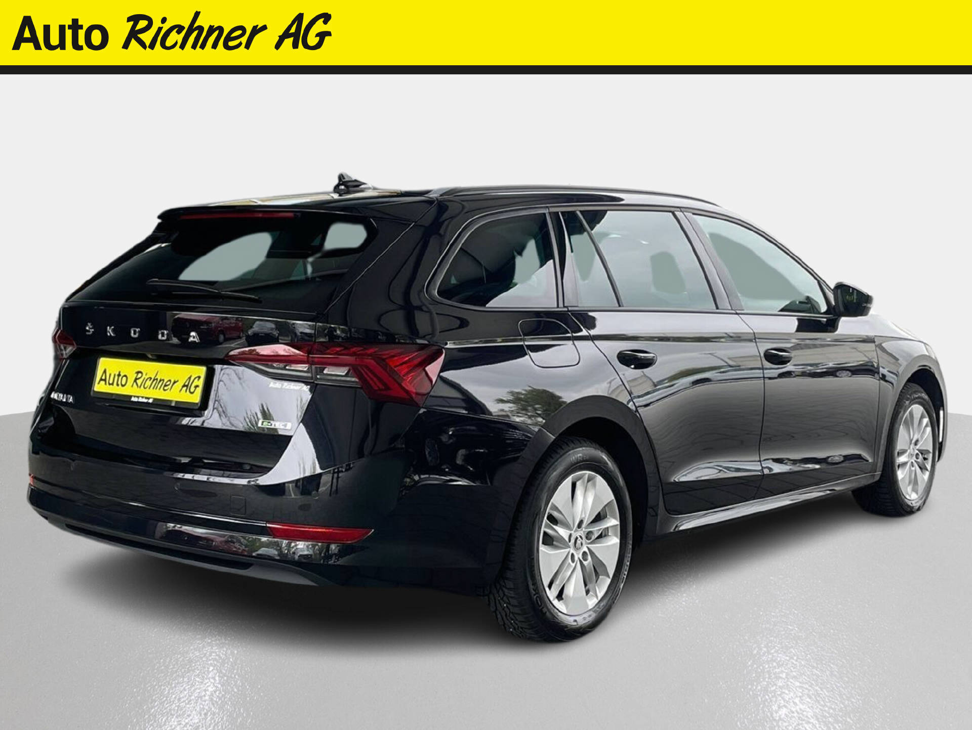 SKODA Octavia Combi 1.5 TSI Ambition DSG-3