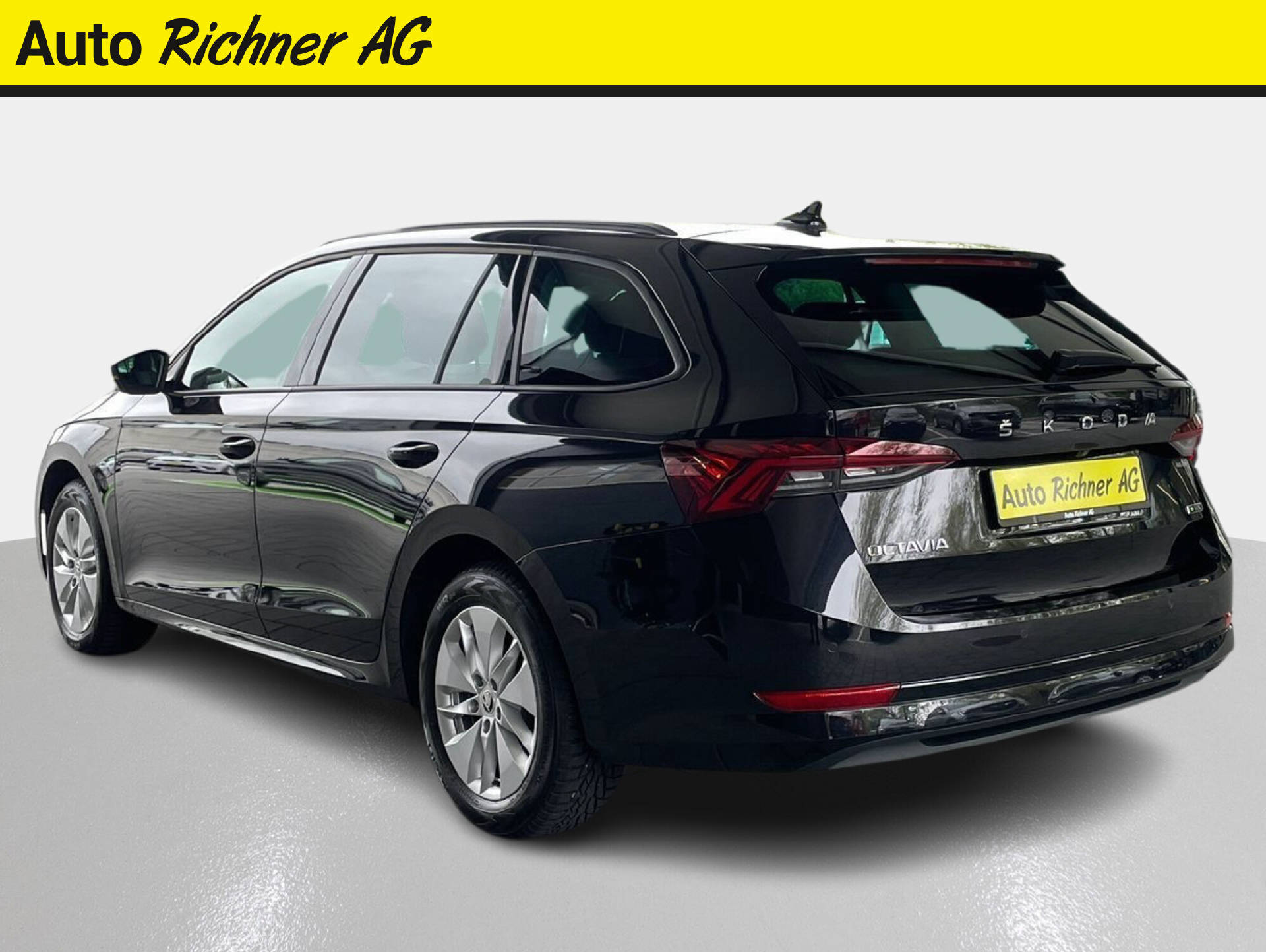 SKODA Octavia Combi 1.5 TSI Ambition DSG-4