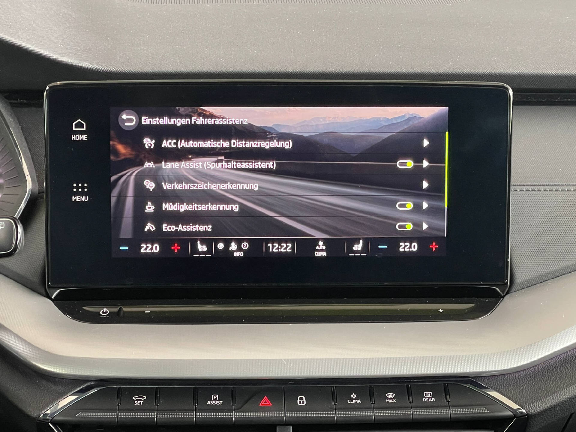 SKODA Octavia Combi 1.5 TSI Ambition DSG-13
