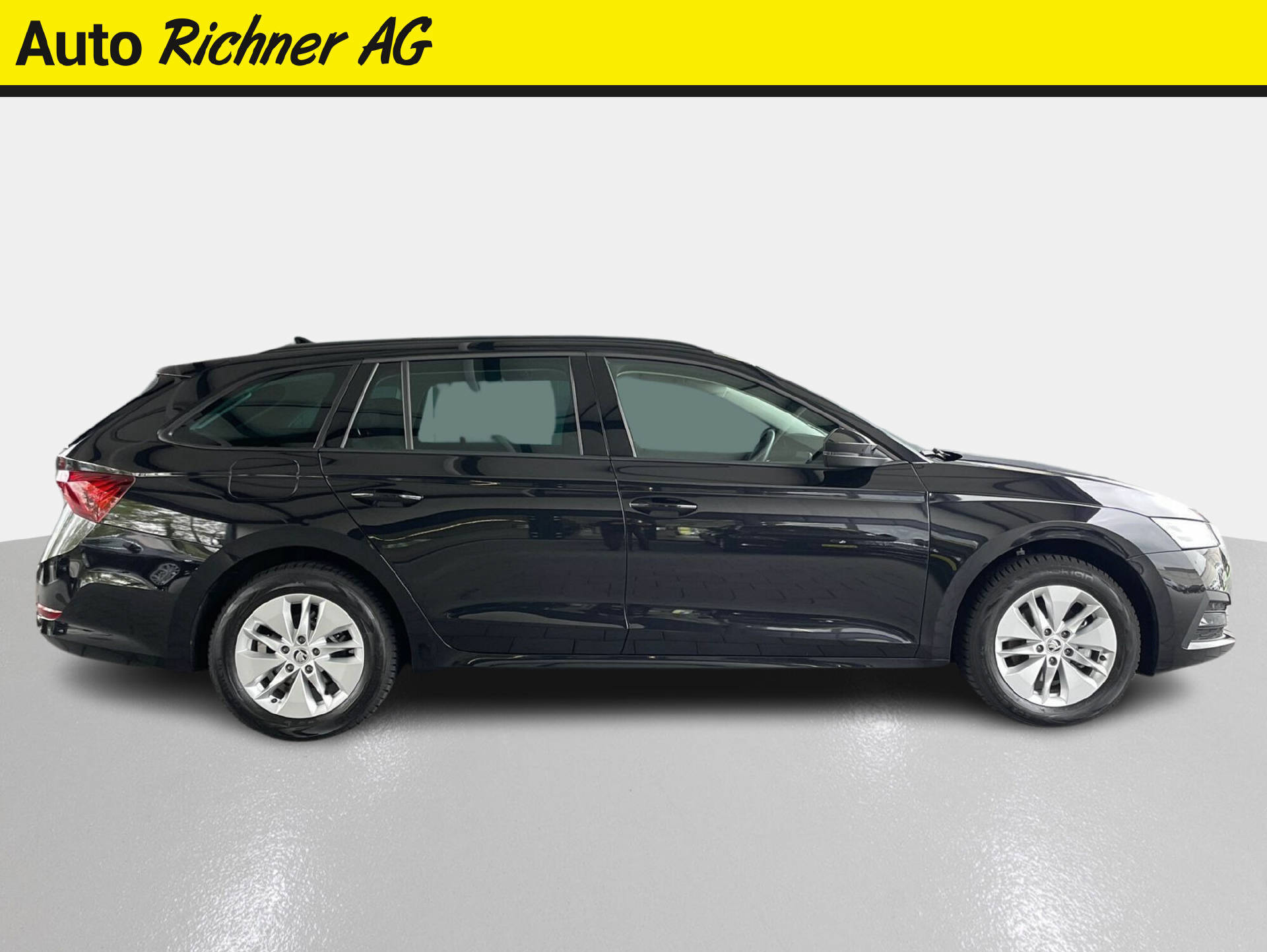 SKODA Octavia Combi 1.5 TSI Ambition DSG-2