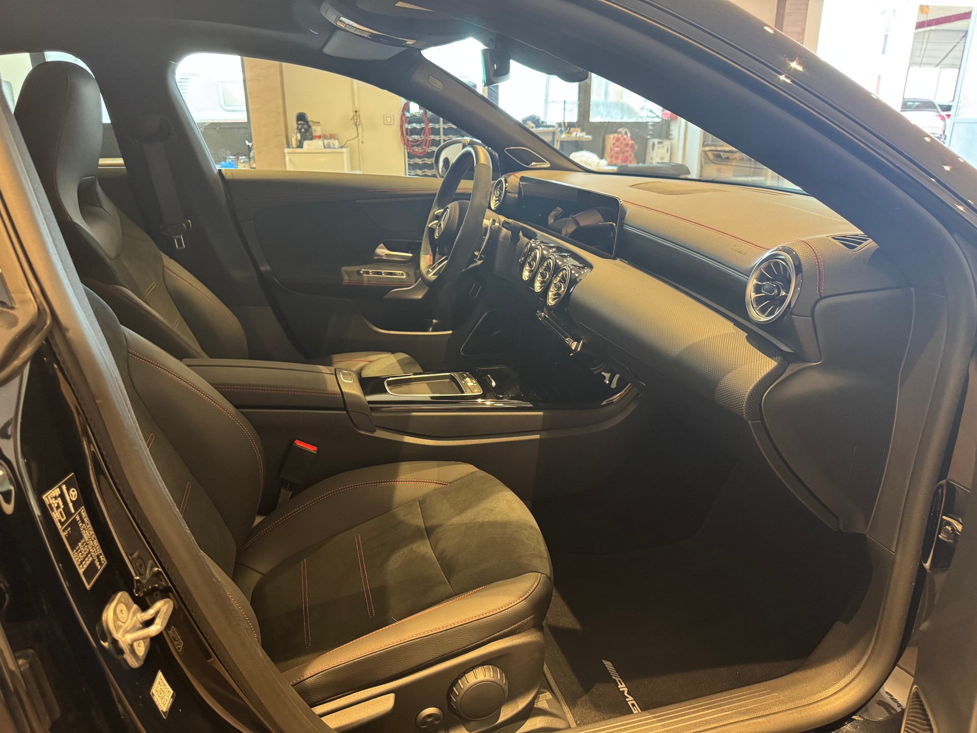 MERCEDES-BENZ CLA 35 AMG 4matic - 8