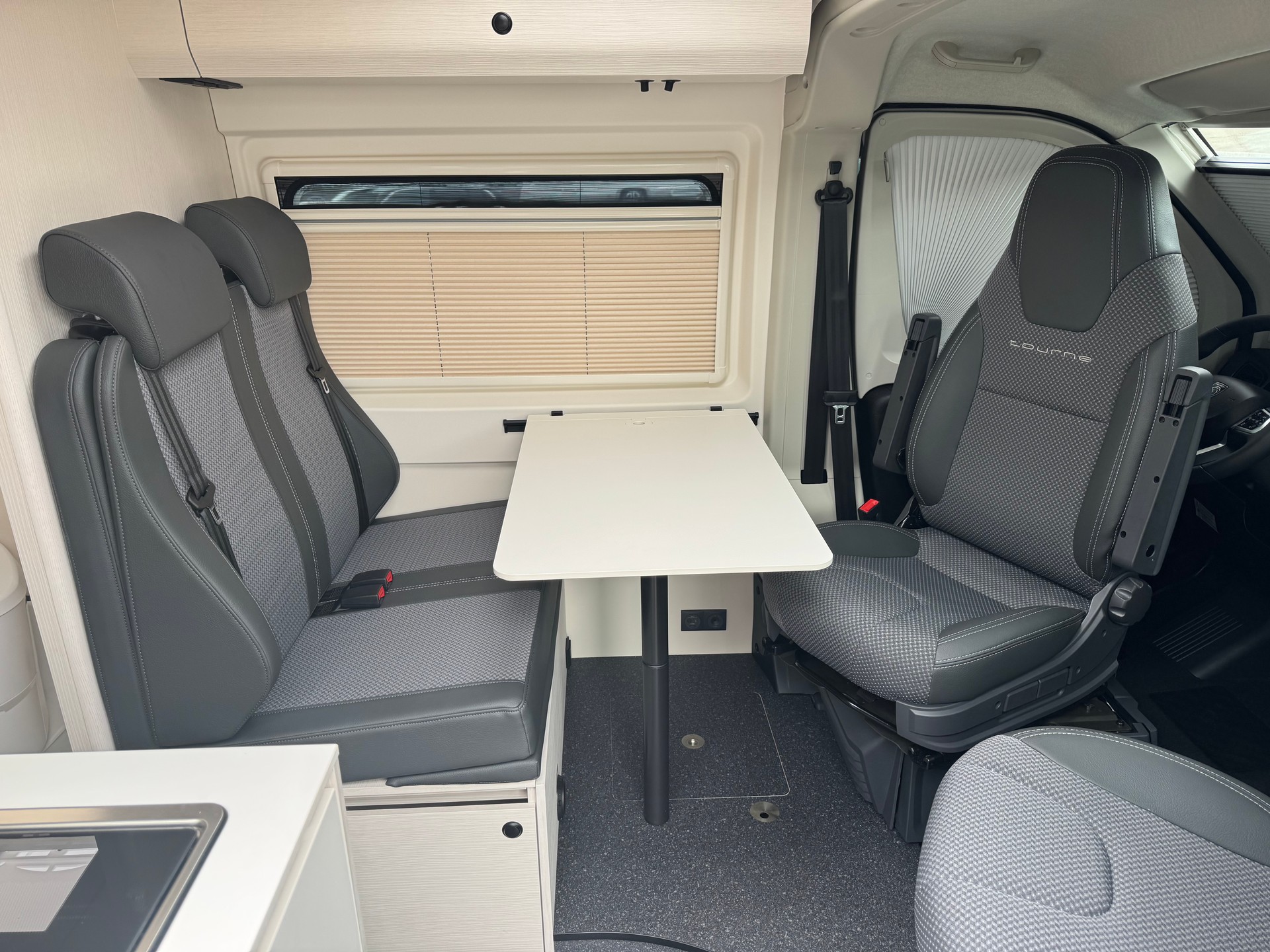 TOURNE MOBIL 6.4 - 180 PS SELECT / Heavy / Automat - 13