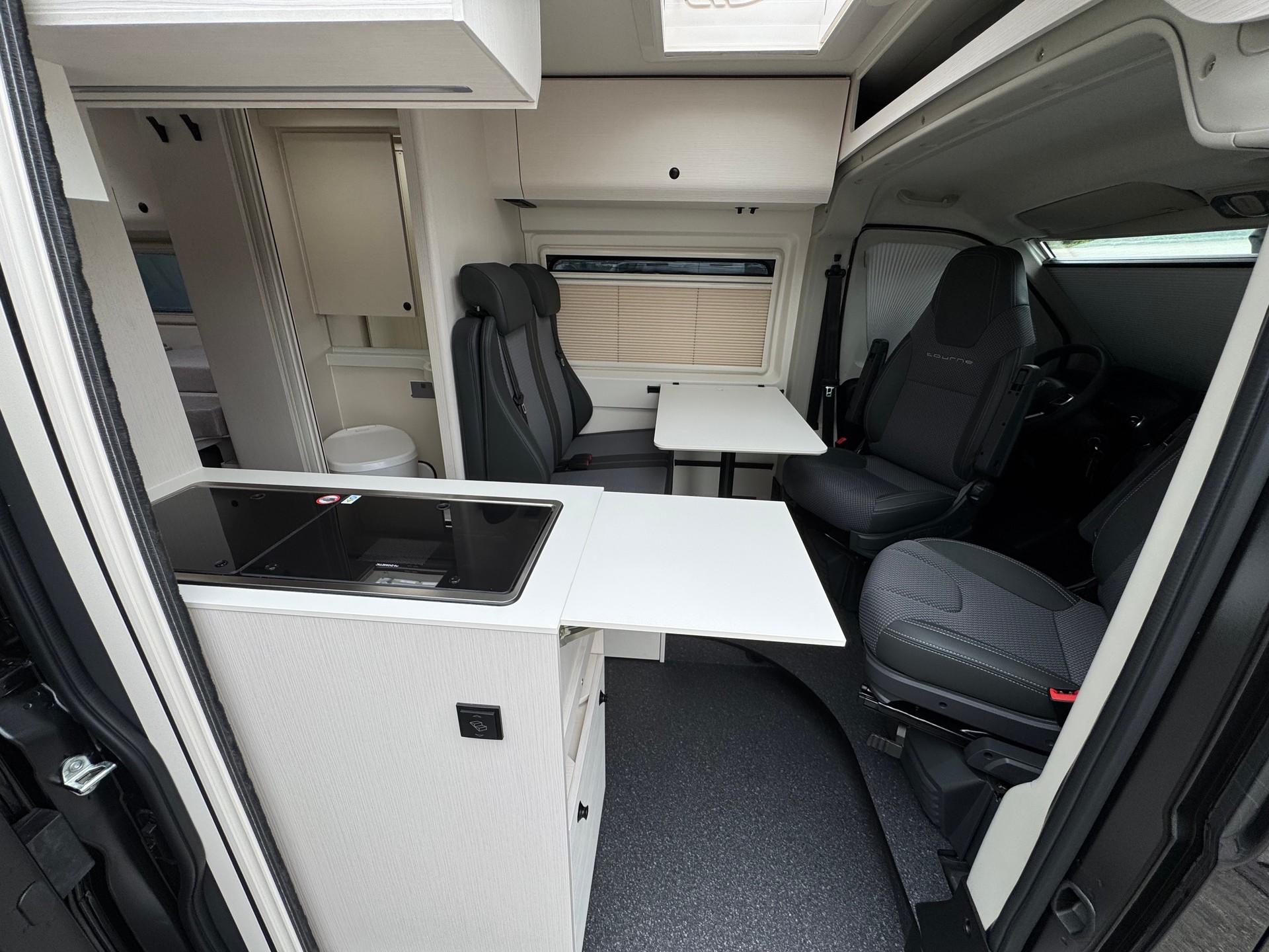 TOURNE MOBIL 6.4 - 180 PS SELECT / Heavy / Automat - 12